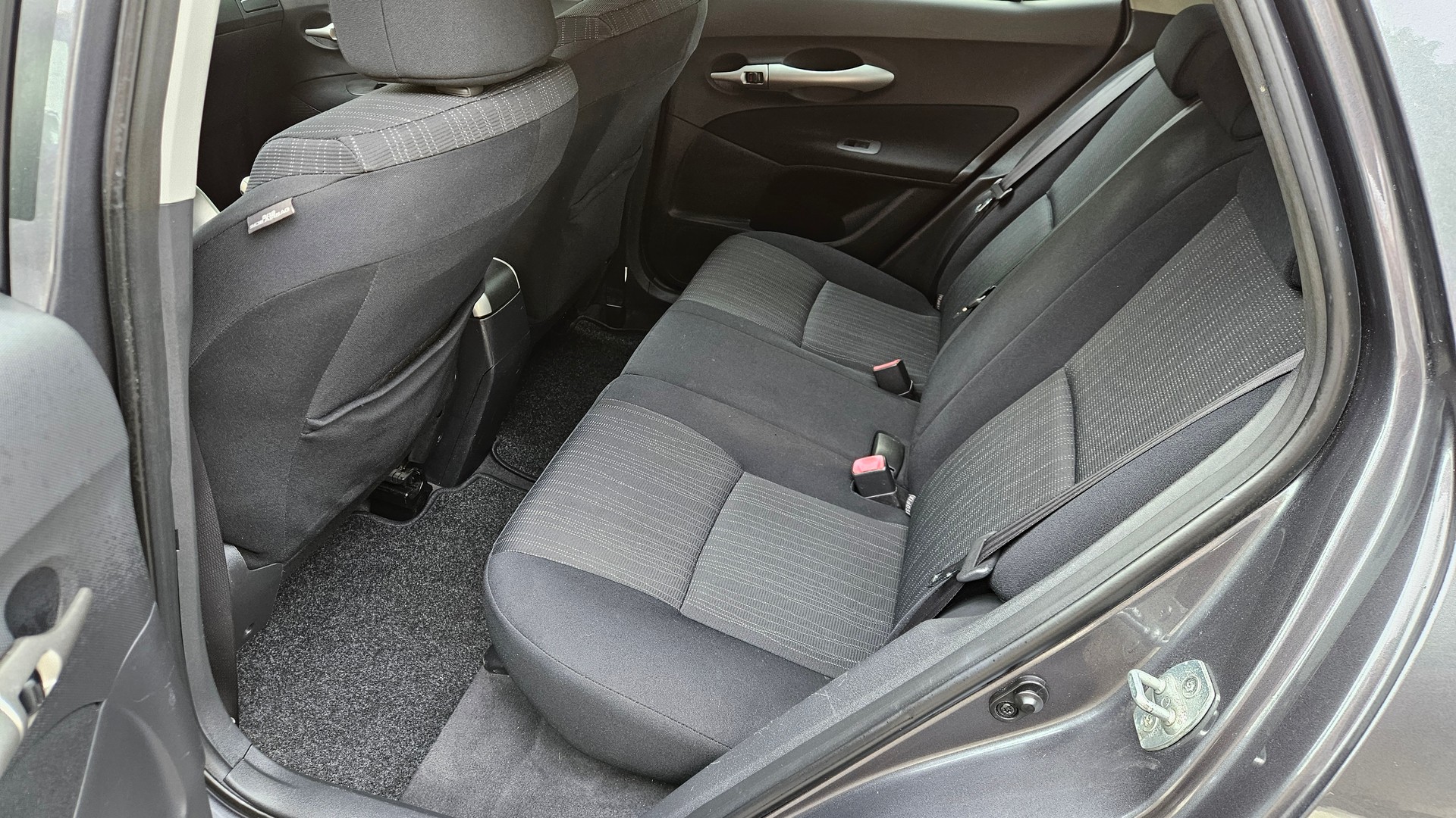TOYOTA Auris 2.0 D-4D Linea Luna-image-8