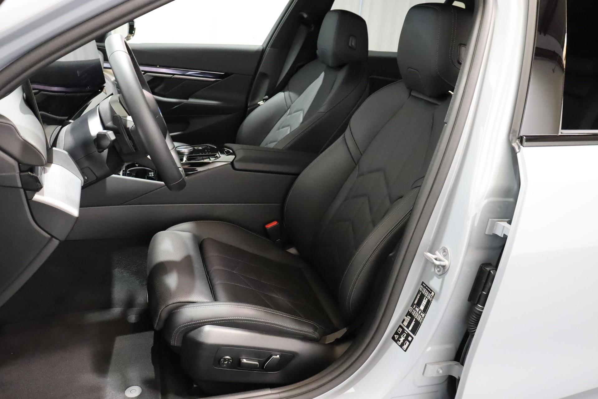 BMW 520d xDrive Touring-image-8