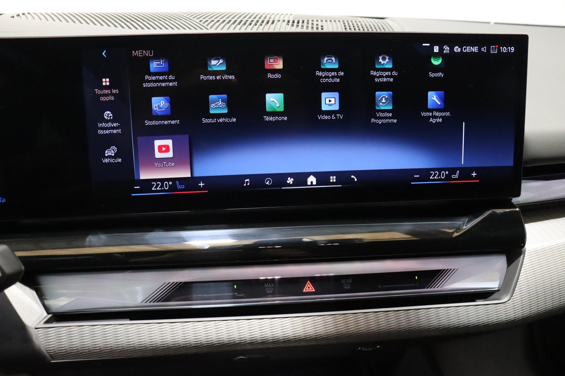 BMW 520d xDrive Touring-image-16