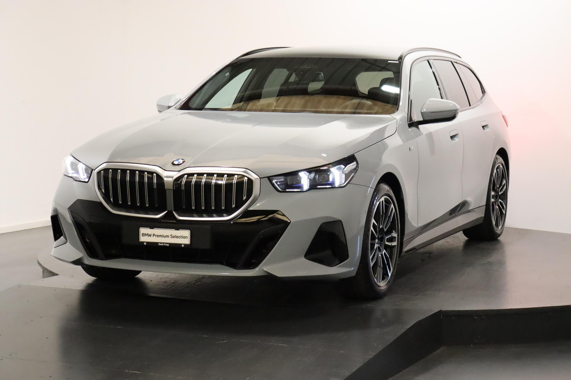 BMW 520d xDrive Touring-image-0