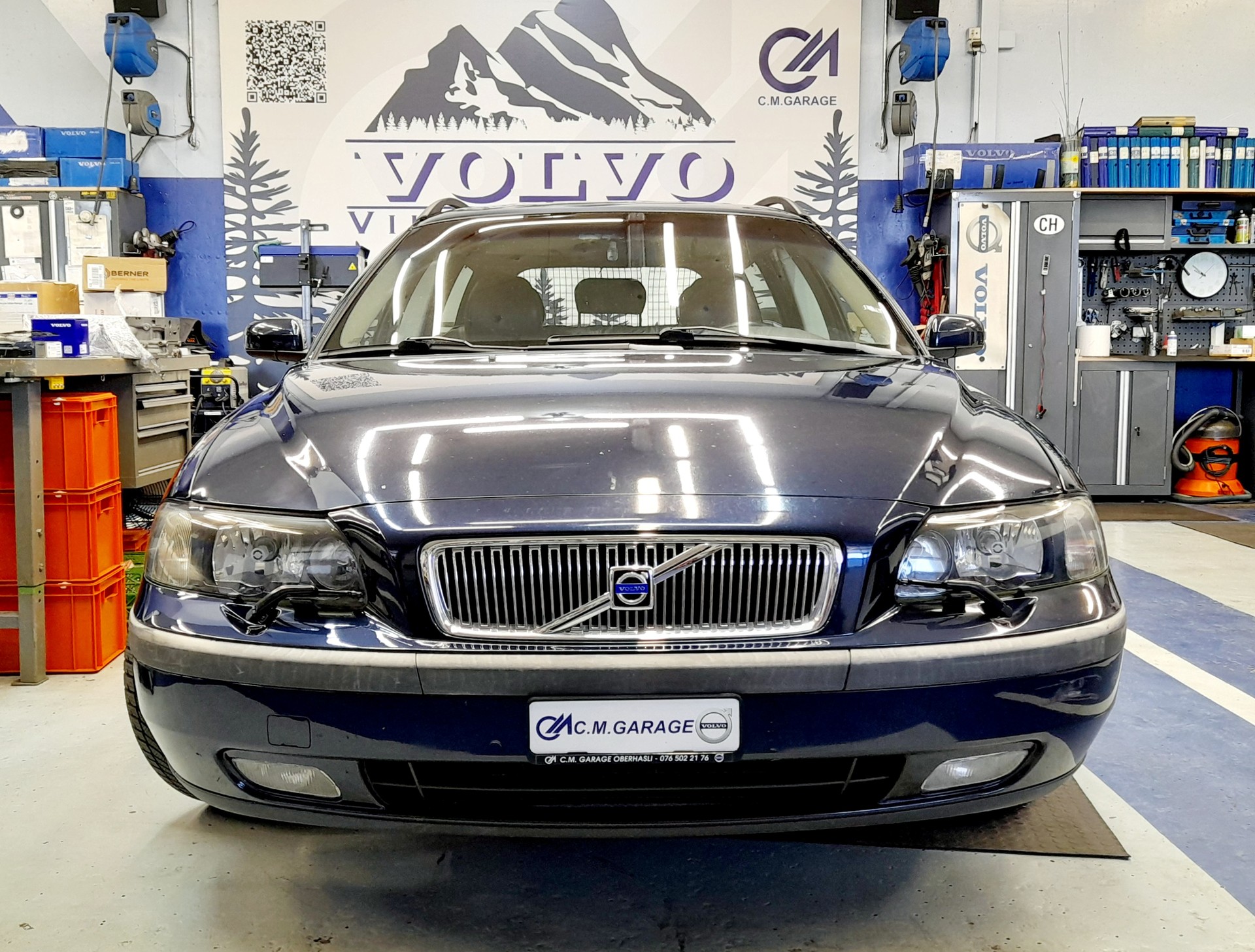 VOLVO V70 2.5T-image-1