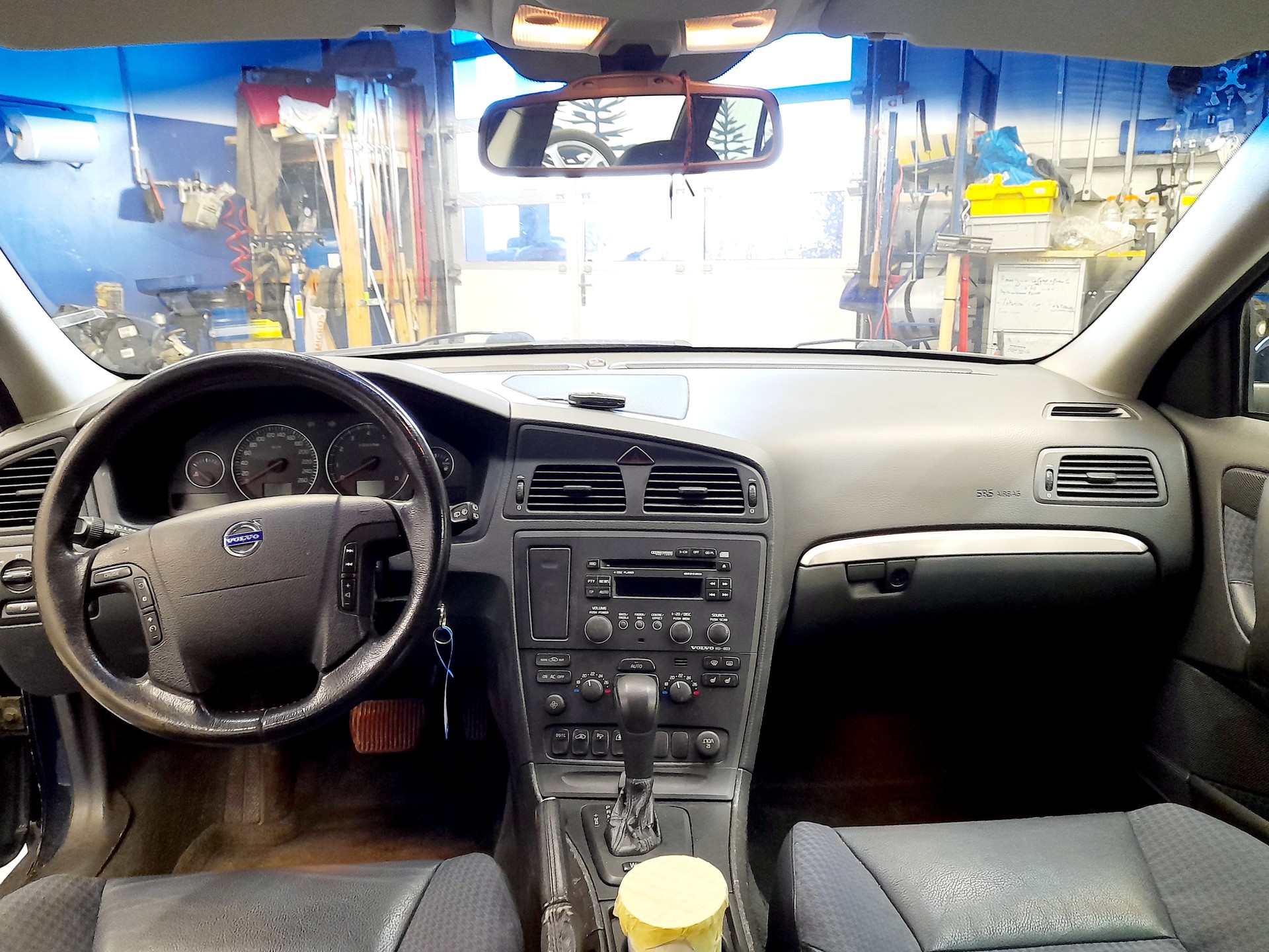 VOLVO V70 2.5T-image-7