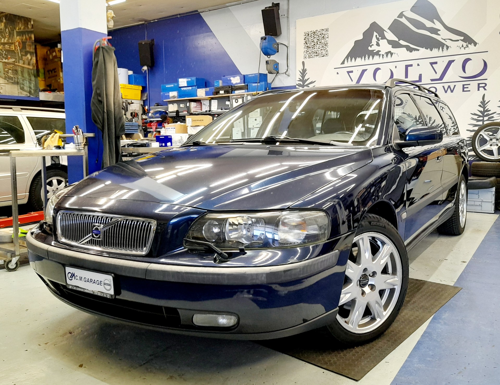 VOLVO V70 2.5T-image-0