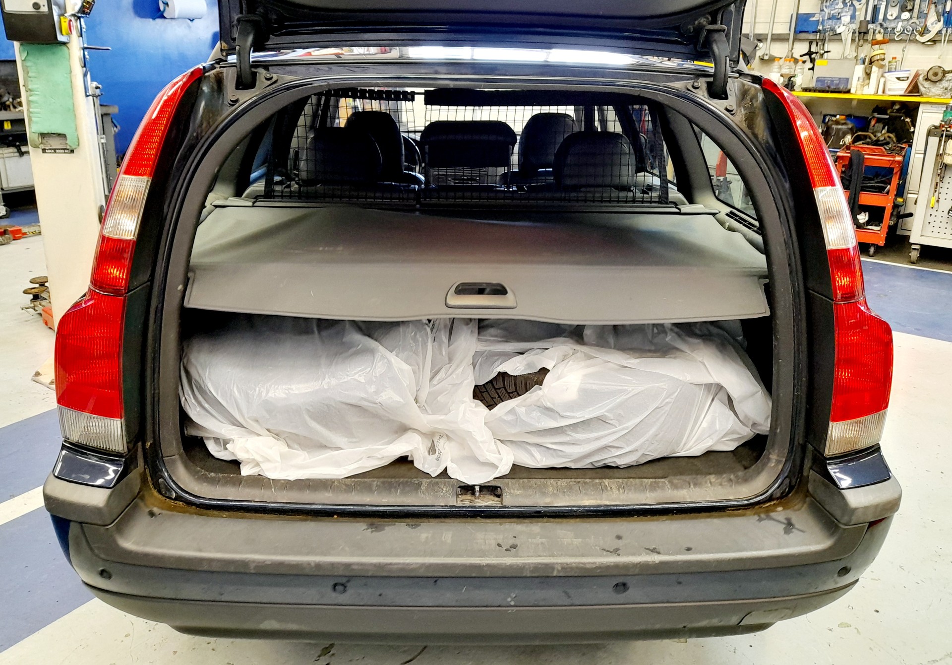 VOLVO V70 2.5T-image-8