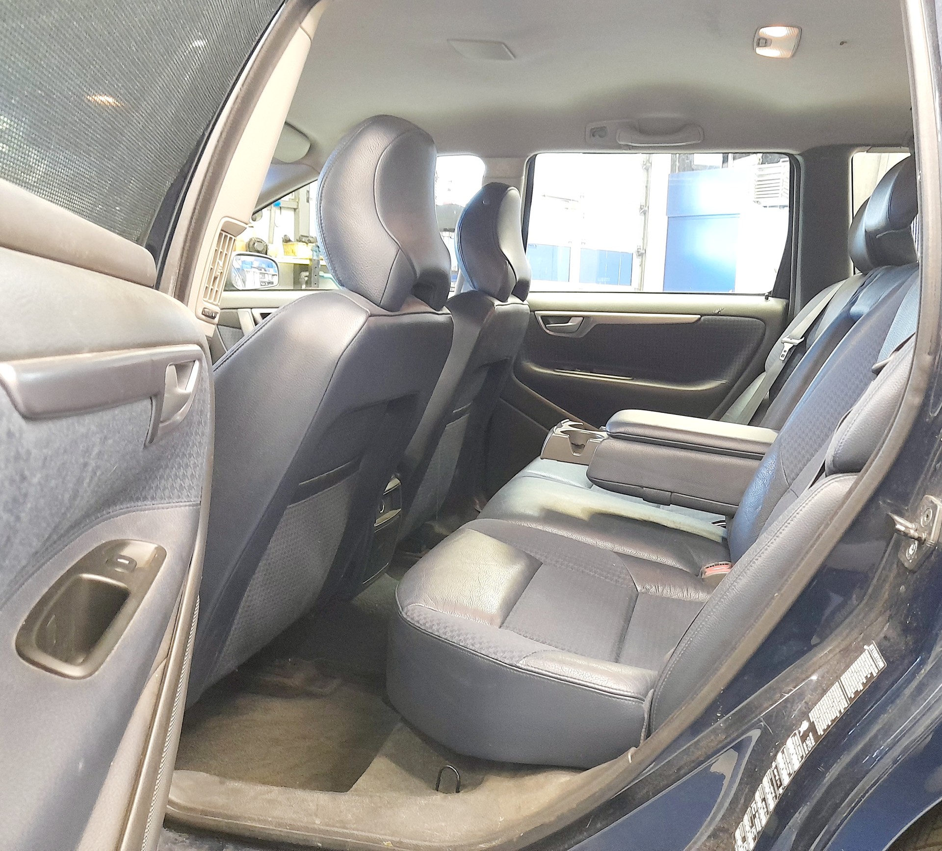 VOLVO V70 2.5T-image-6