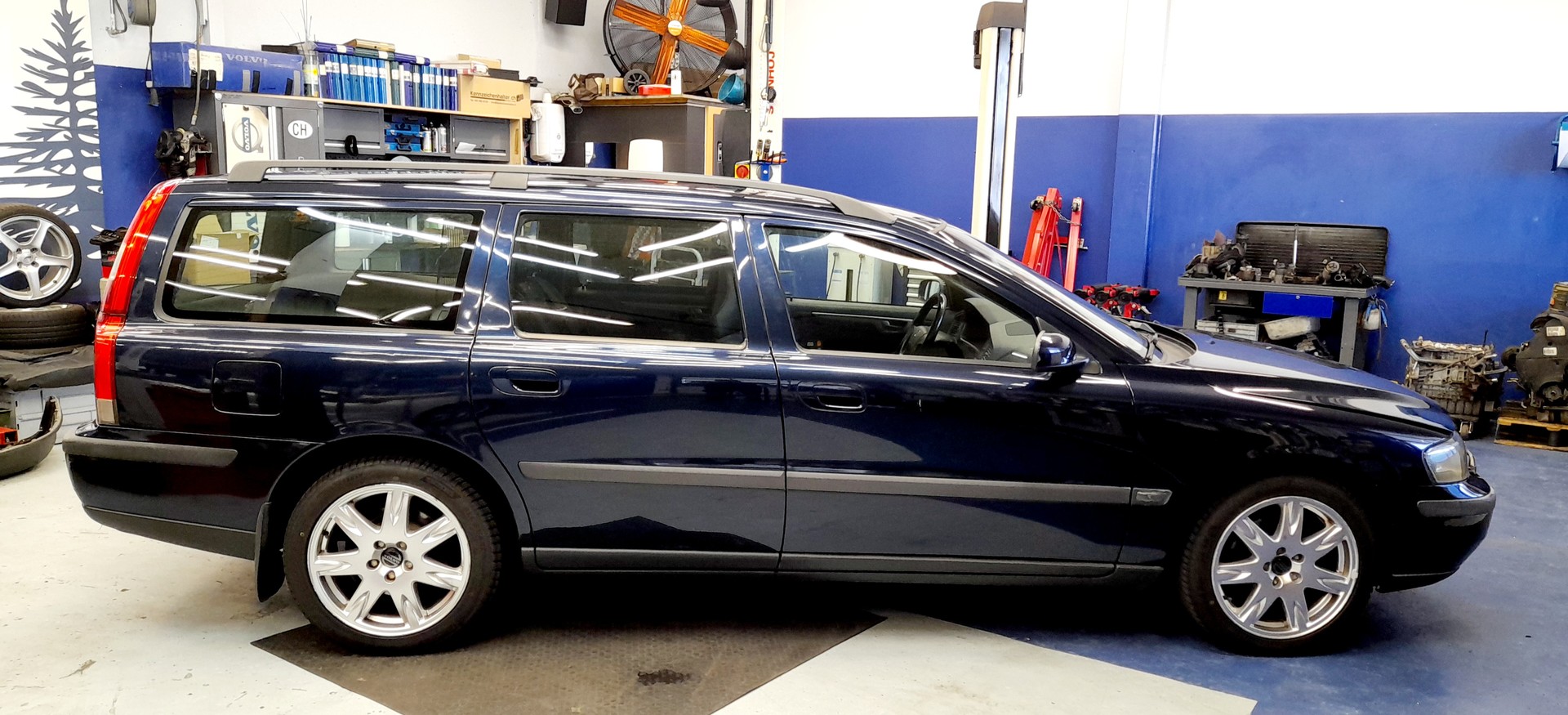 VOLVO V70 2.5T-image-2