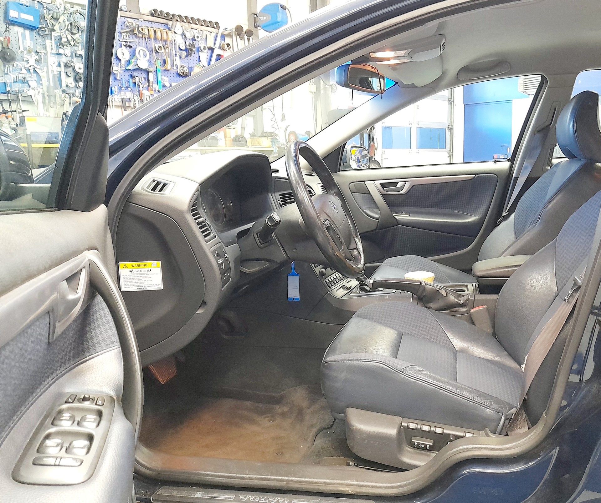 VOLVO V70 2.5T-image-5