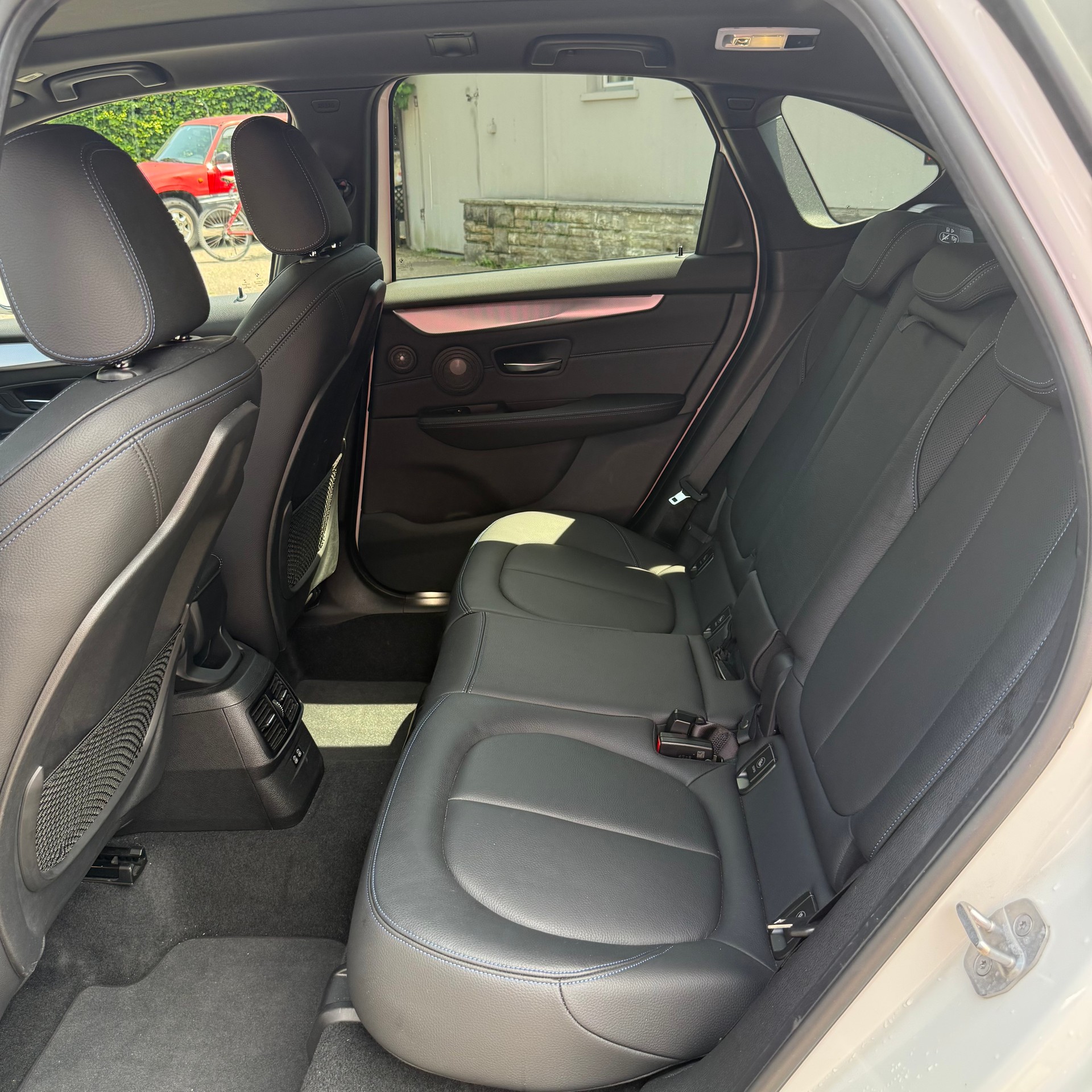 BMW 220d xDrive Active Tourer Steptronic M Sport-image-11
