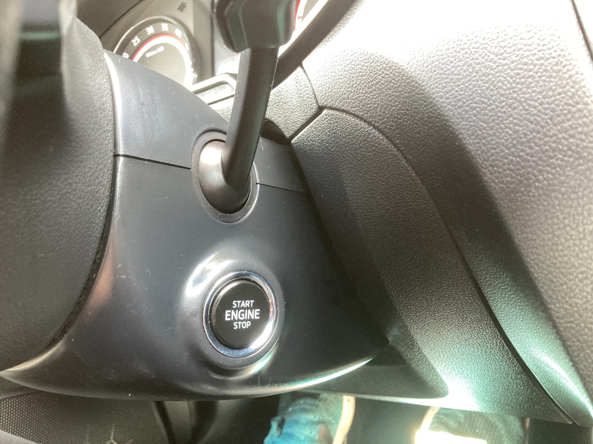 SKODA Octavia Combi 2.0 TDI RS 4x4 DSG mit Anhängerkupplung-image-12