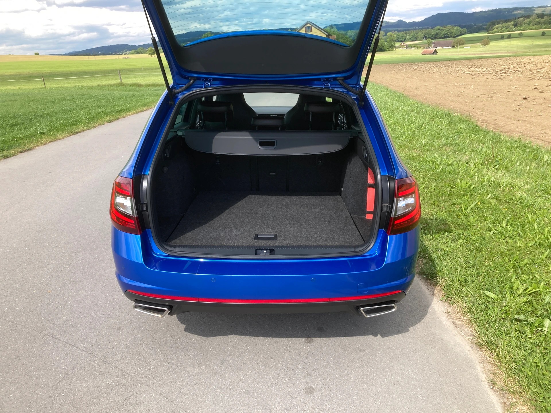 SKODA Octavia Combi 2.0 TDI RS 4x4 DSG mit Anhängerkupplung-image-5