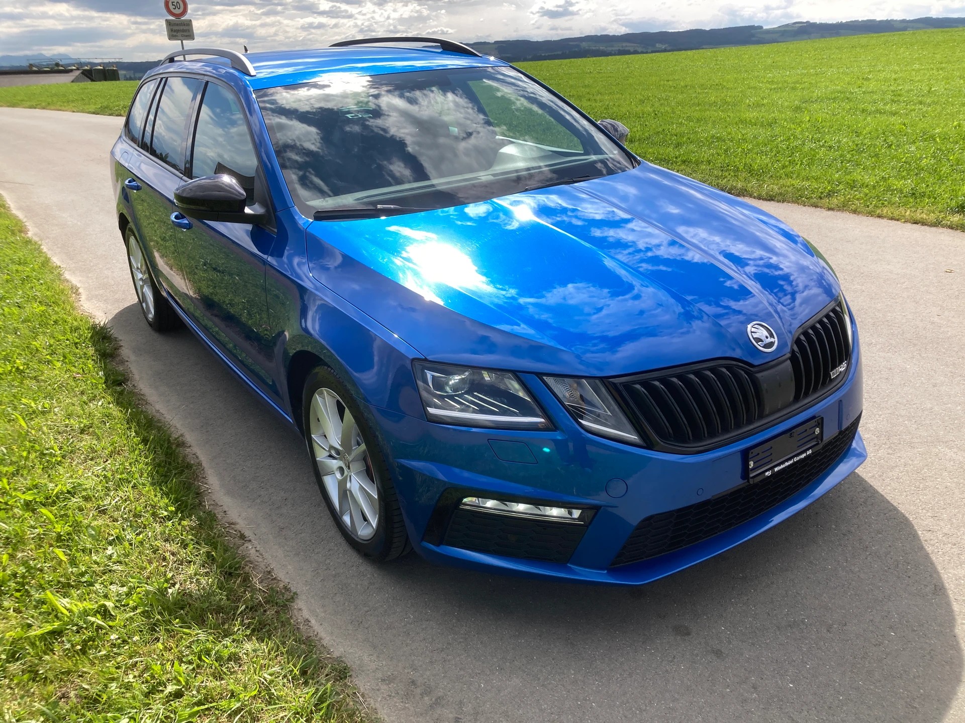 SKODA Octavia Combi 2.0 TDI RS 4x4 DSG mit Anhängerkupplung-image-1