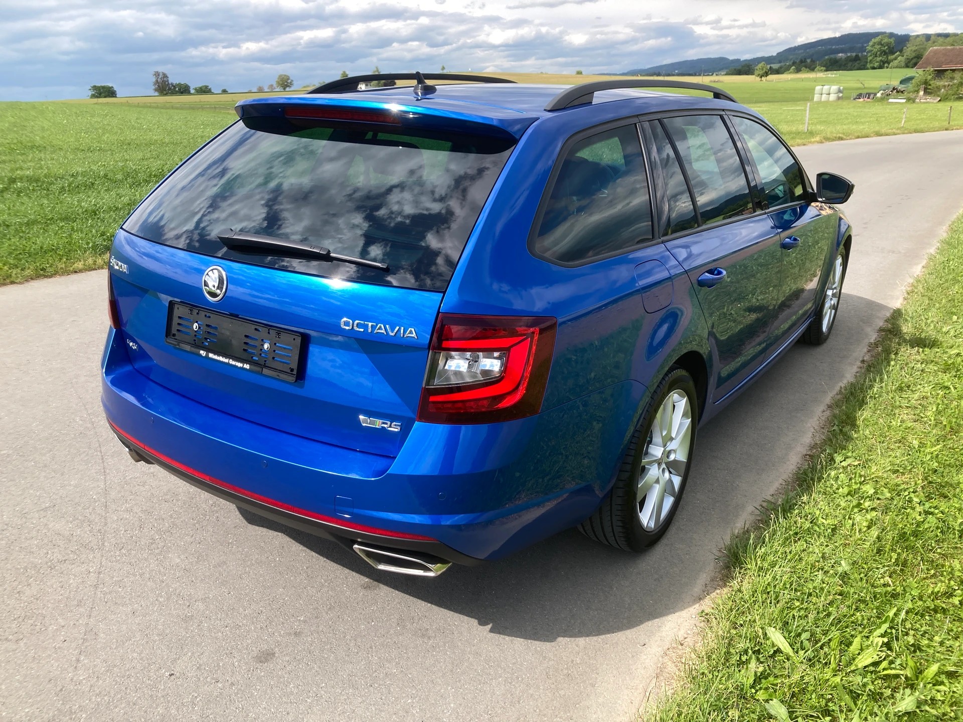 SKODA Octavia Combi 2.0 TDI RS 4x4 DSG mit Anhängerkupplung-image-2