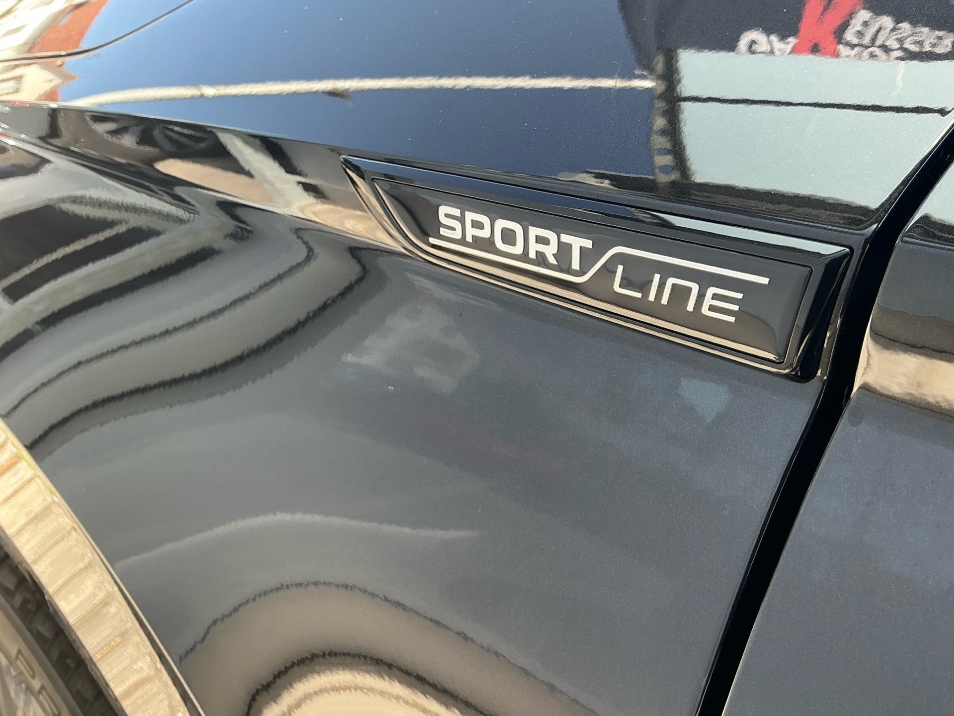 SKODA Karoq Sportline 4x4 *** PANORAMADACH & ANHÄNGERKUPPLUNG ***-image-29