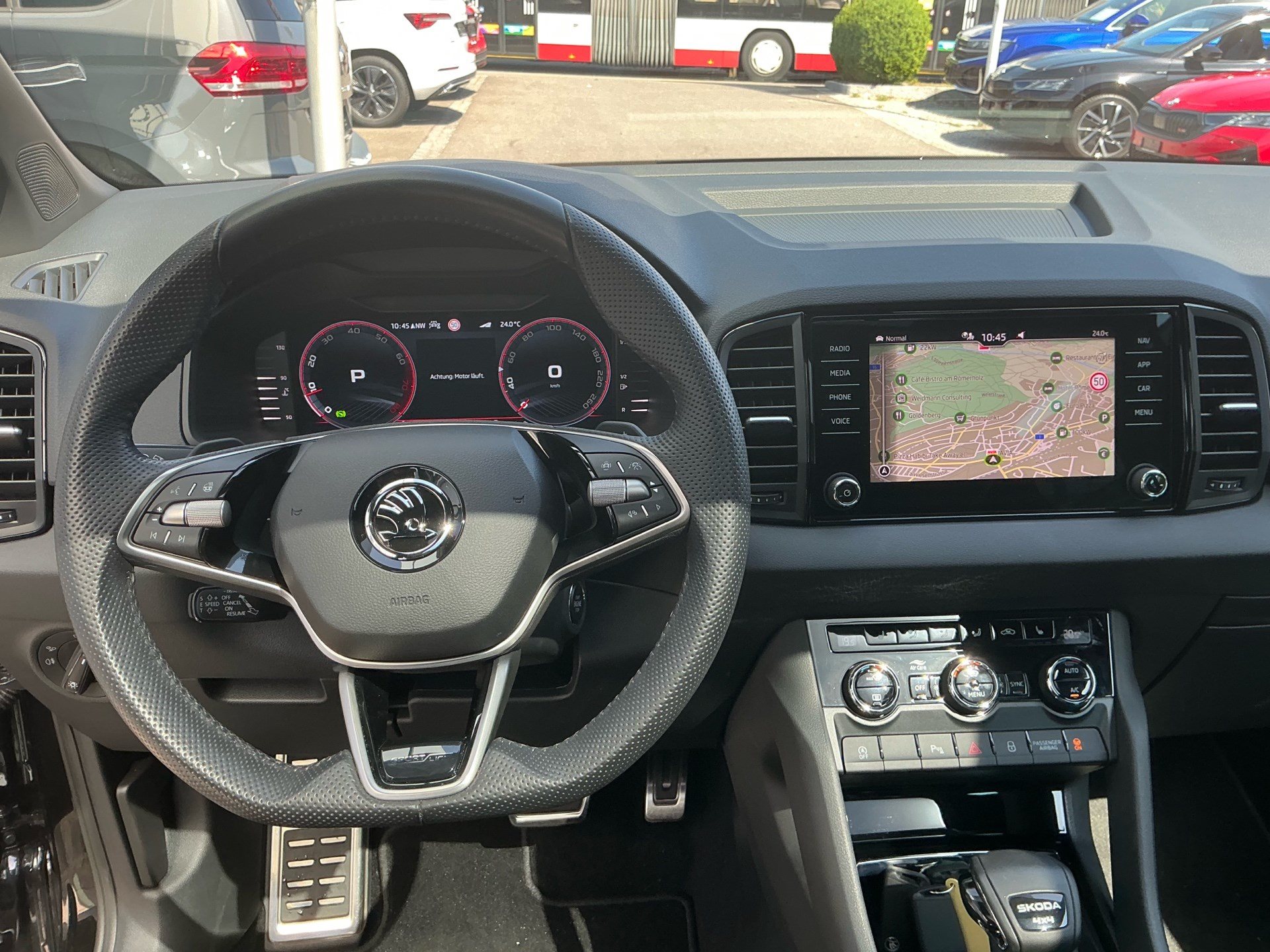 SKODA Karoq Sportline 4x4 *** PANORAMADACH & ANHÄNGERKUPPLUNG ***-image-9