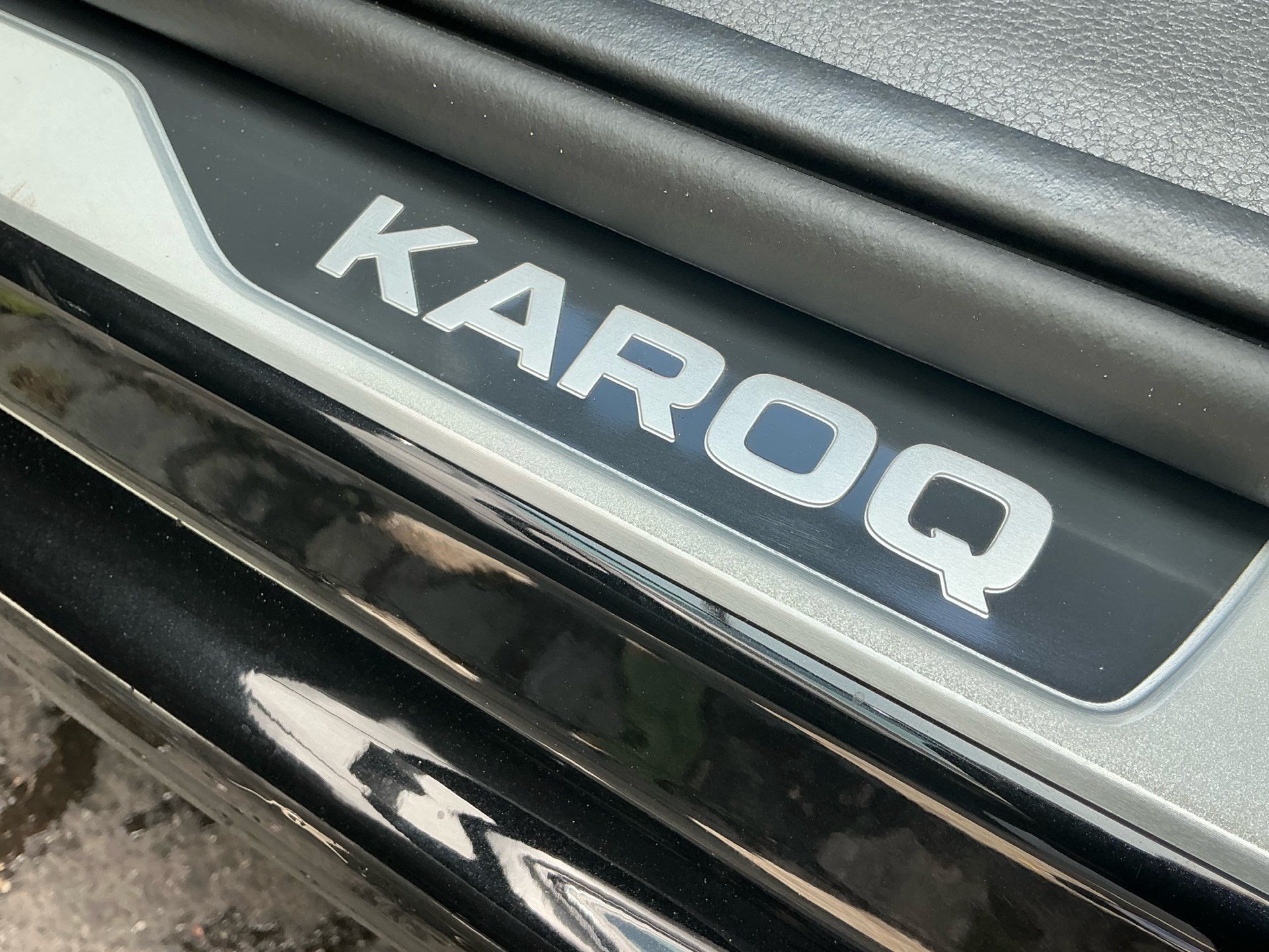 SKODA Karoq Sportline 4x4 *** PANORAMADACH & ANHÄNGERKUPPLUNG ***-image-26