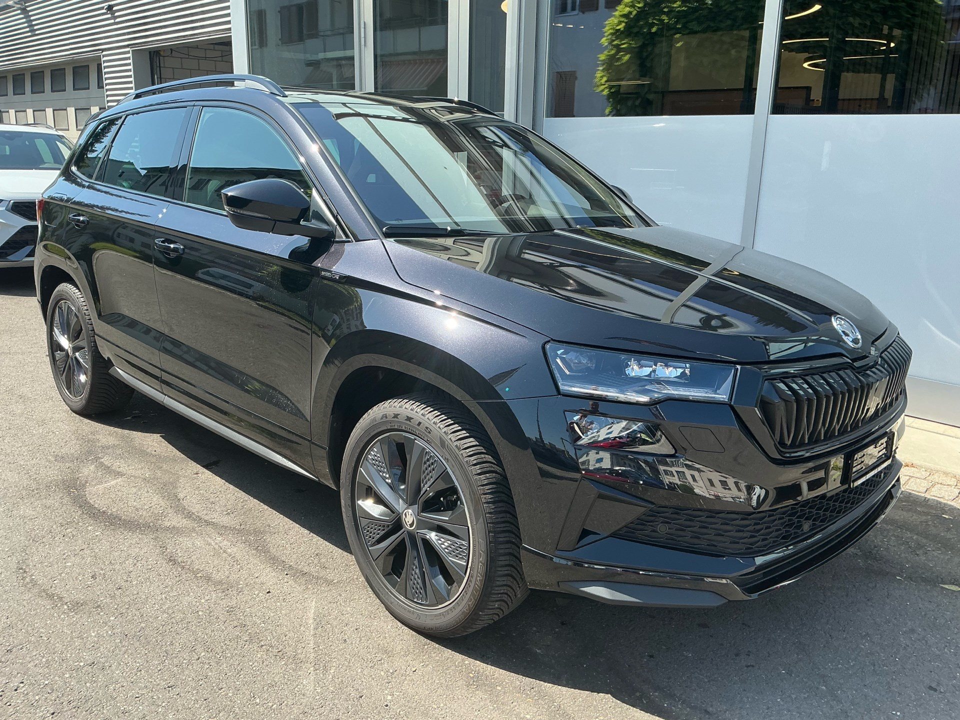 SKODA Karoq Sportline 4x4 *** PANORAMADACH & ANHÄNGERKUPPLUNG ***-showroom-element-2