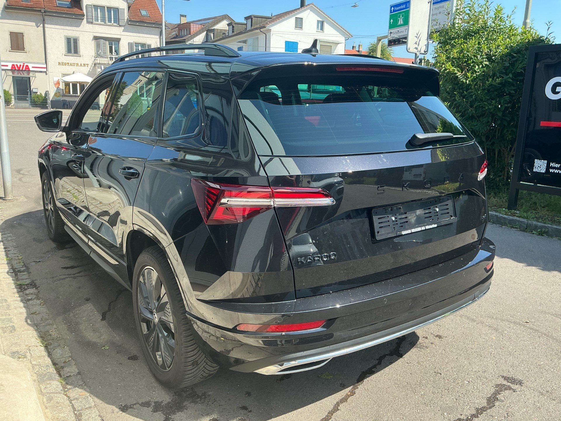 SKODA Karoq Sportline 4x4 *** PANORAMADACH & ANHÄNGERKUPPLUNG ***-image-5
