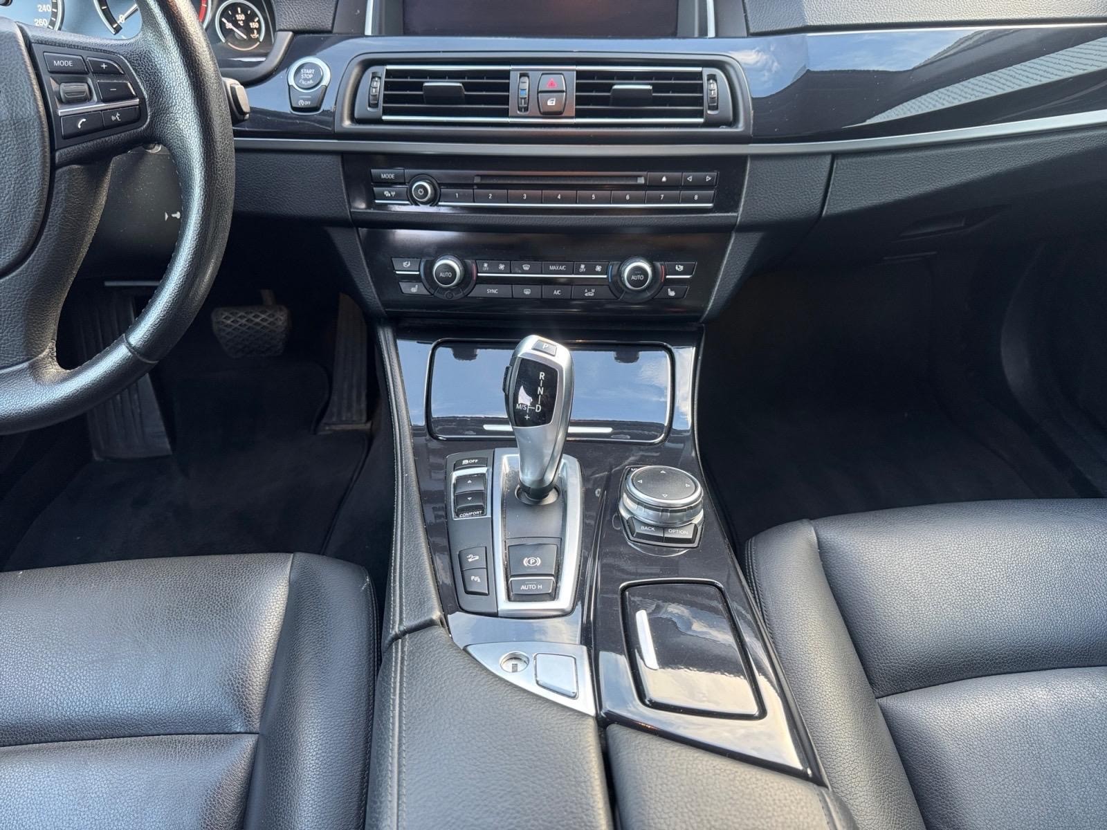 BMW 530d Touring xDrive Steptronic *MIT MFK*AB SERVICE*STANDHEIZUNG*-image-11