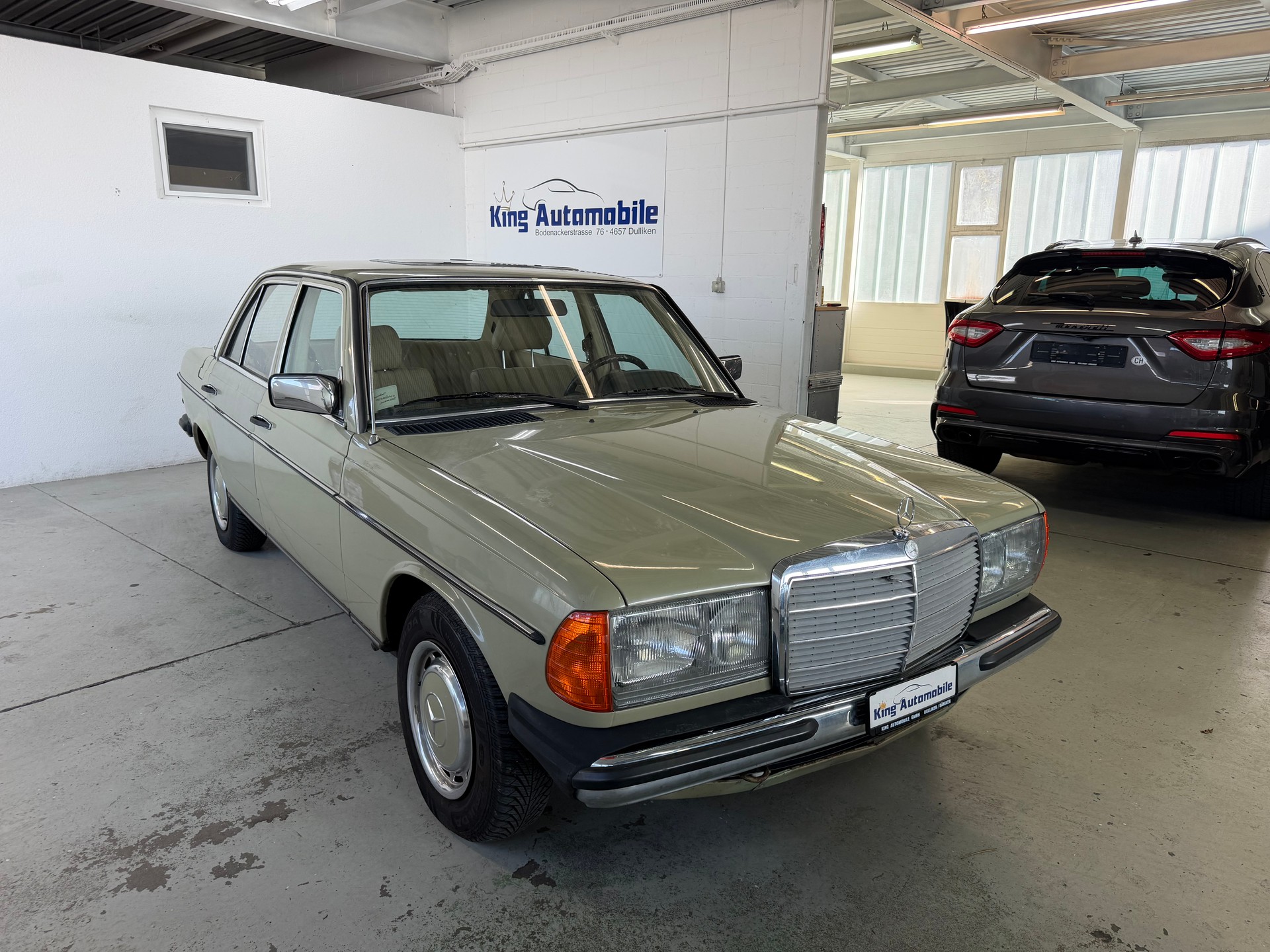 MERCEDES-BENZ 240 D-image-3