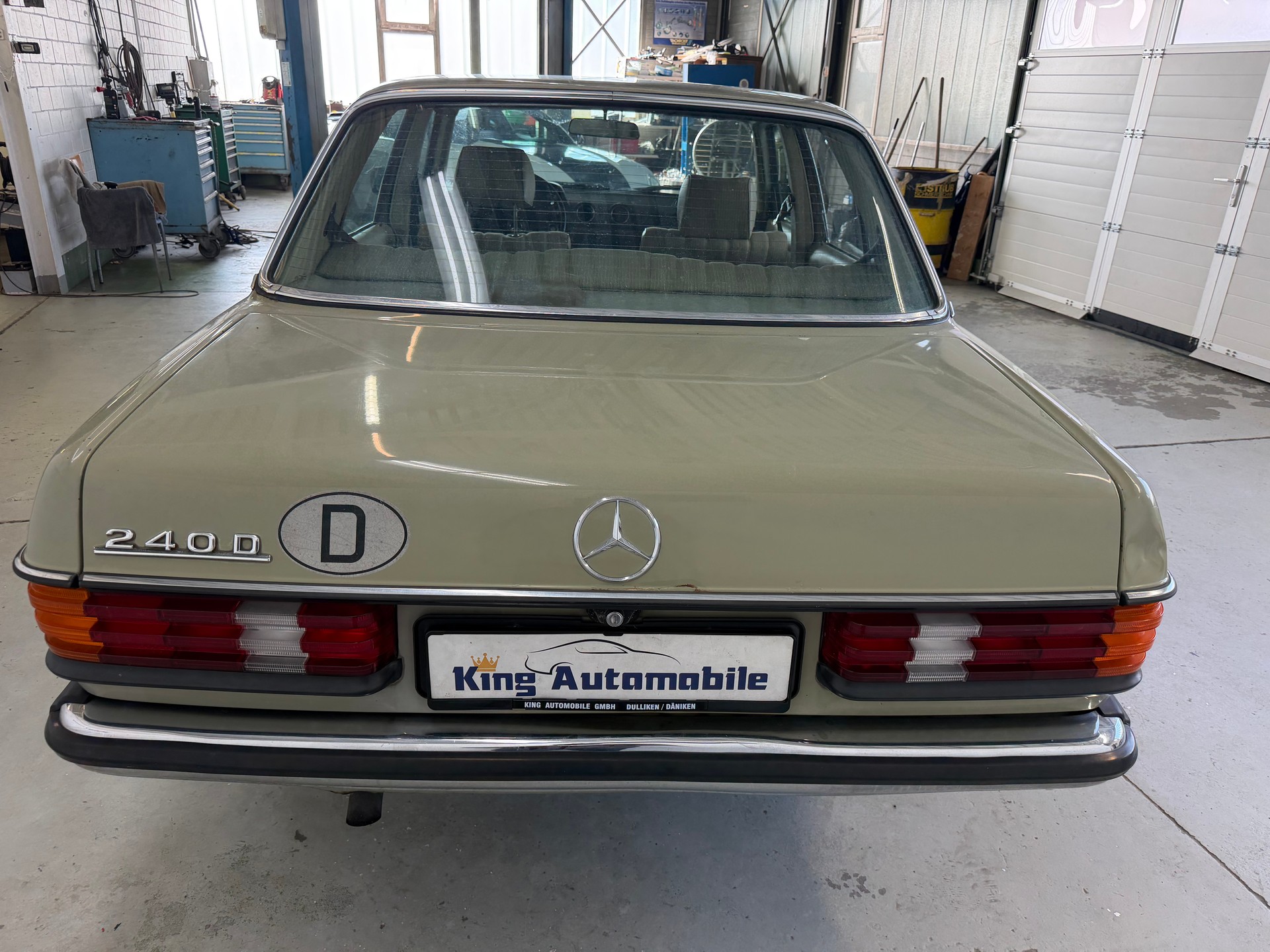 MERCEDES-BENZ 240 D-image-5