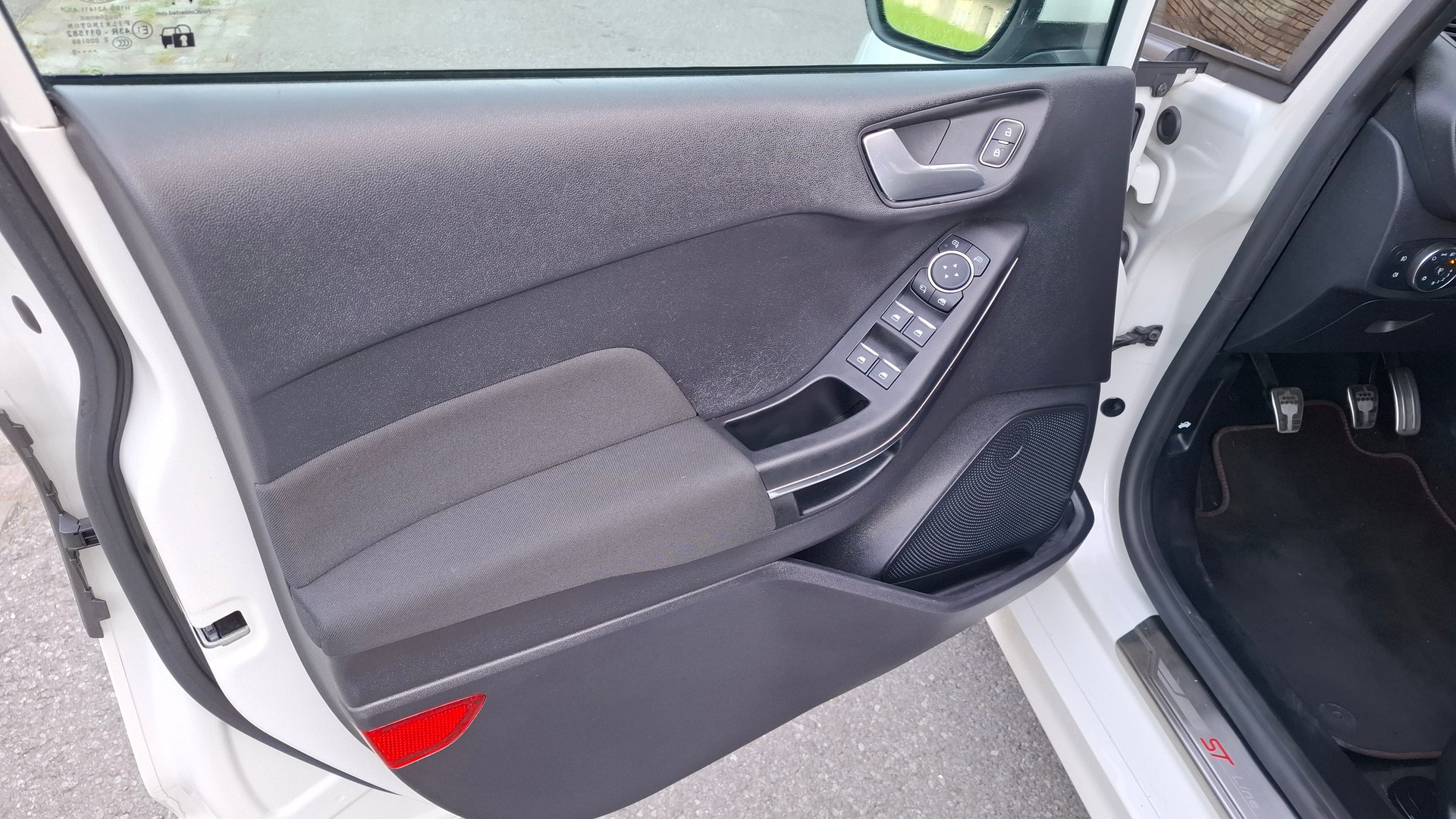 FORD Fiesta 1.0 SCTi MHEV ST-Line X-image-12