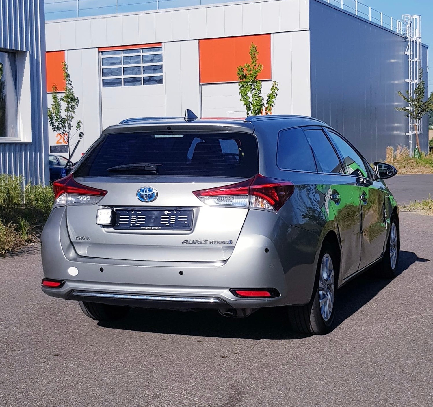 TOYOTA Auris Touring Sports 1.8 HSD Terra e-CVT EDITION S-image-4