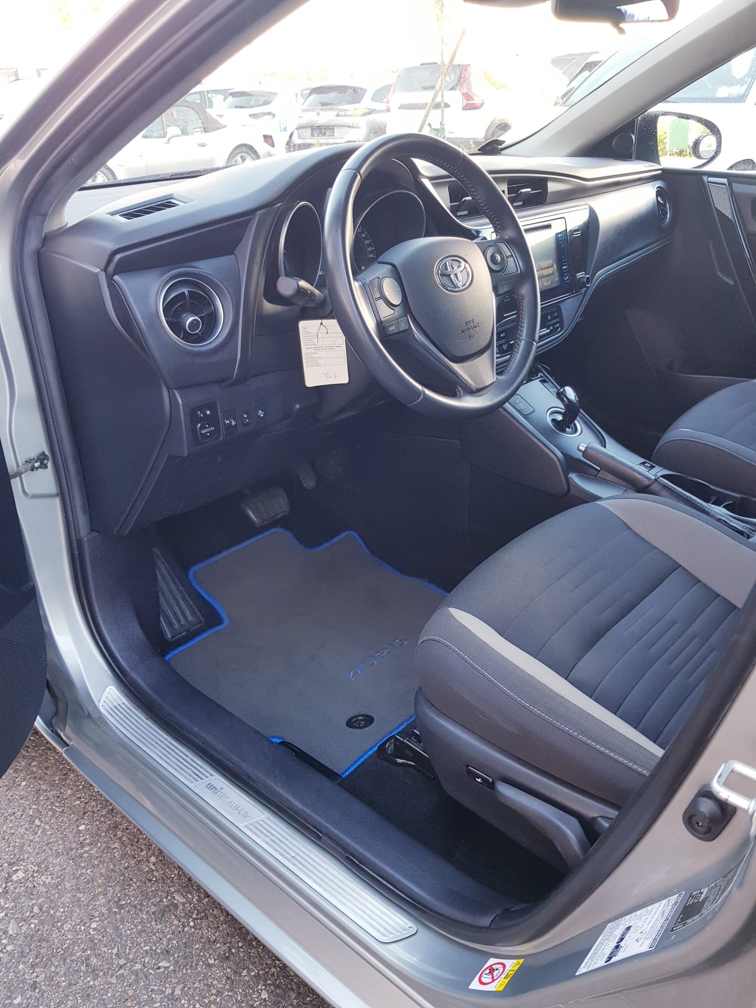 TOYOTA Auris Touring Sports 1.8 HSD Terra e-CVT EDITION S-image-9