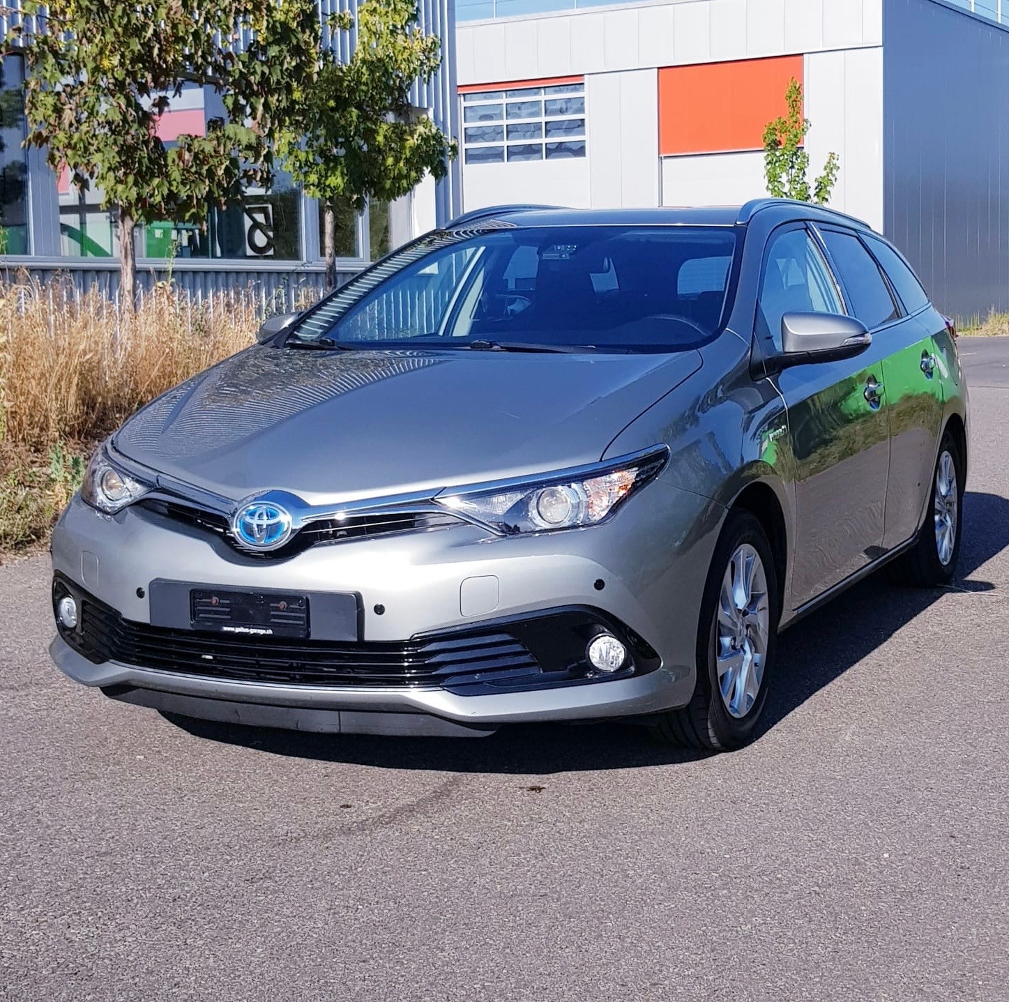 TOYOTA Auris Touring Sports 1.8 HSD Terra e-CVT EDITION S-image-0