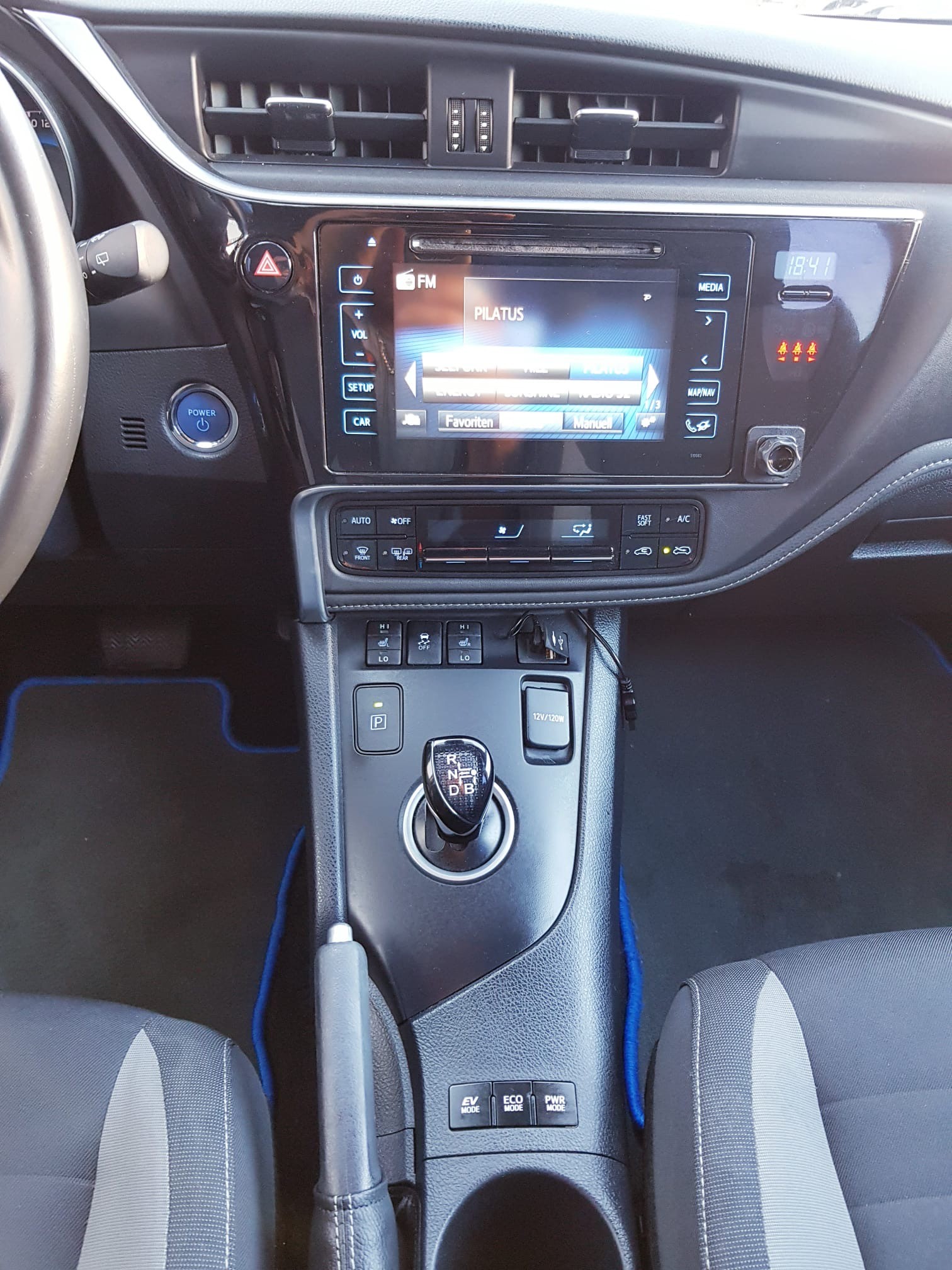 TOYOTA Auris Touring Sports 1.8 HSD Terra e-CVT EDITION S-image-10