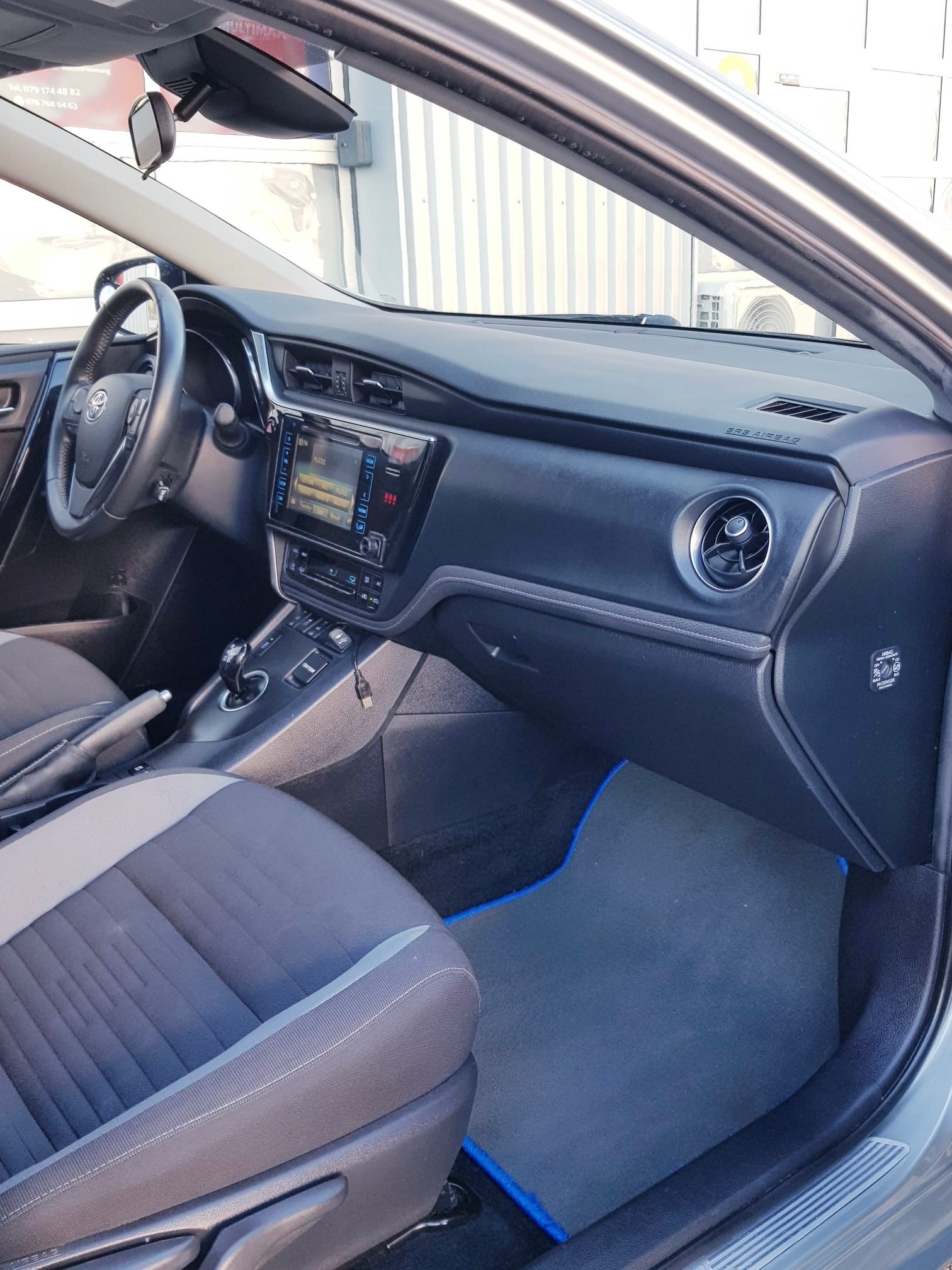 TOYOTA Auris Touring Sports 1.8 HSD Terra e-CVT EDITION S-image-12
