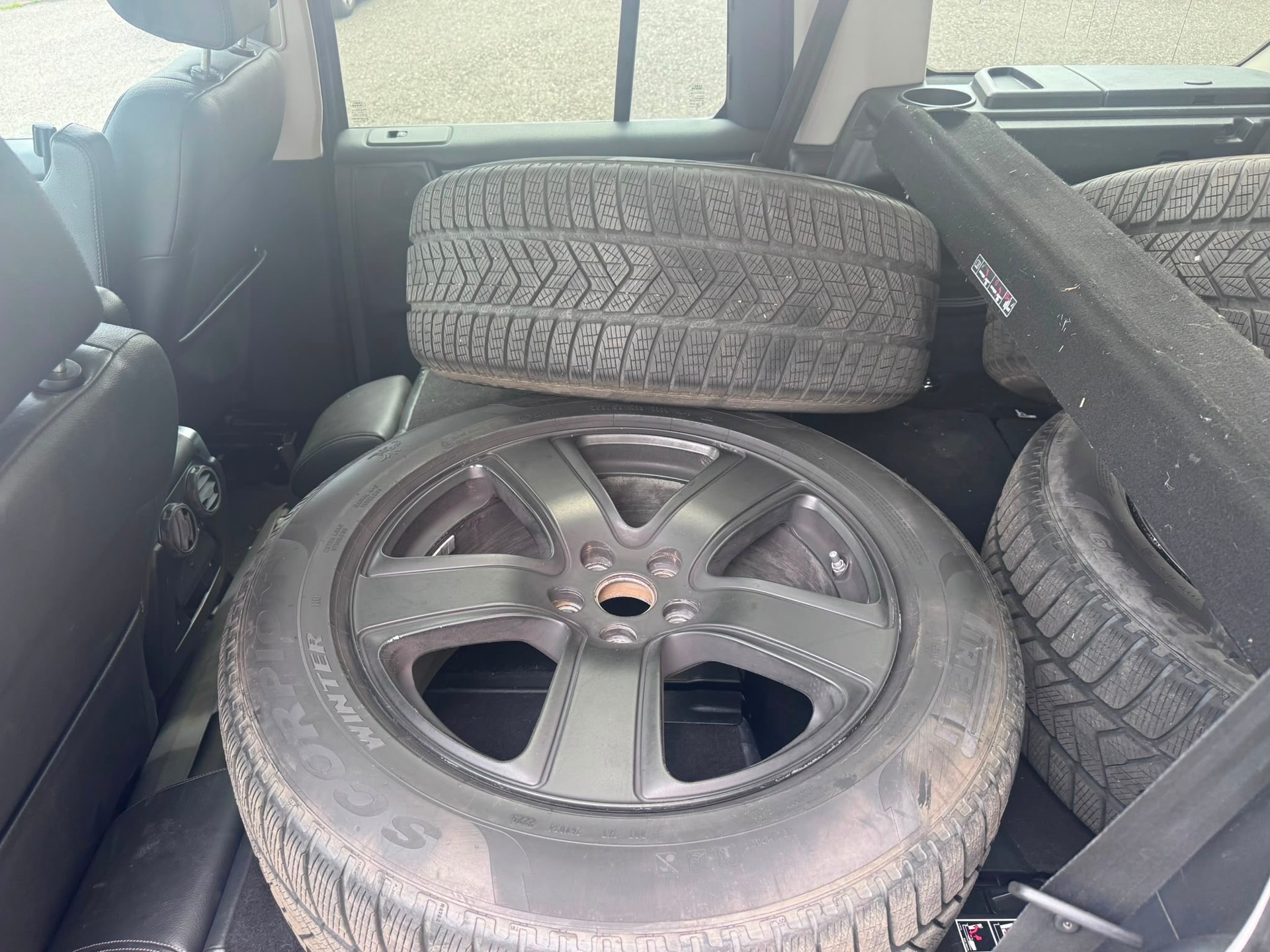 LAND ROVER Discovery 3.0 SDV6 HSE Automatic-image-8