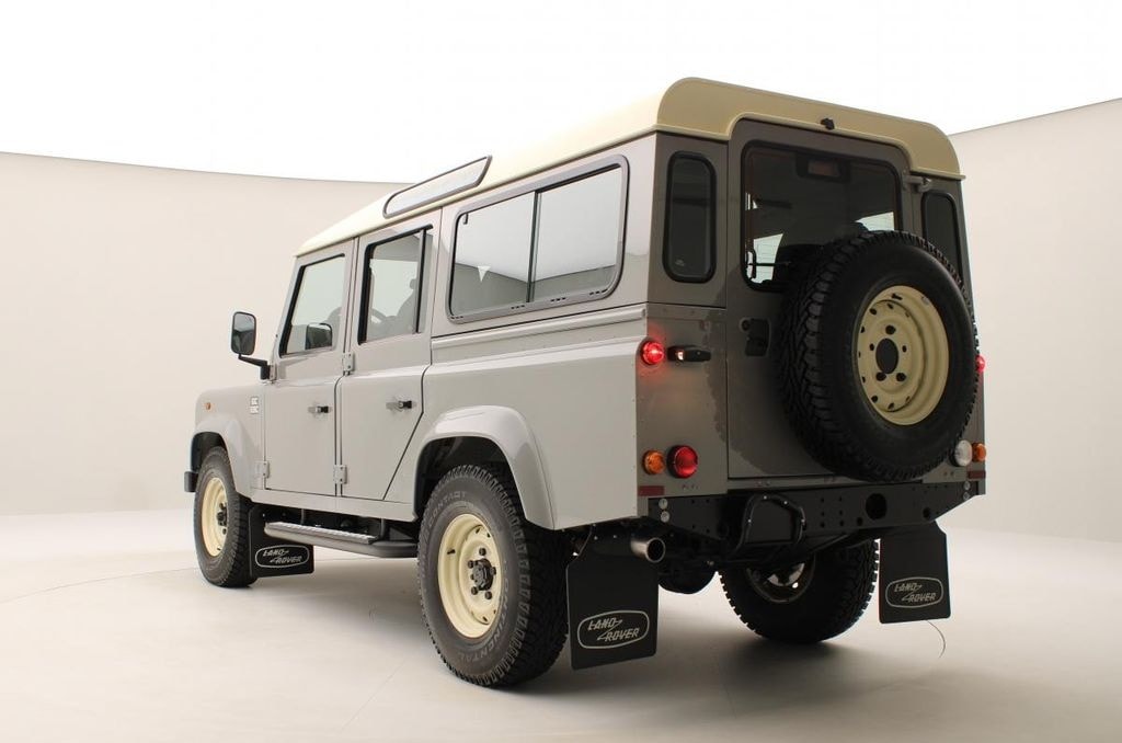 LAND ROVER Defender 110 ISLAY EDITION-image-8
