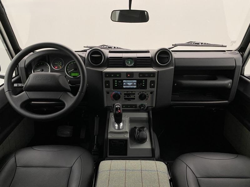 LAND ROVER Defender 110 ISLAY EDITION-image-14