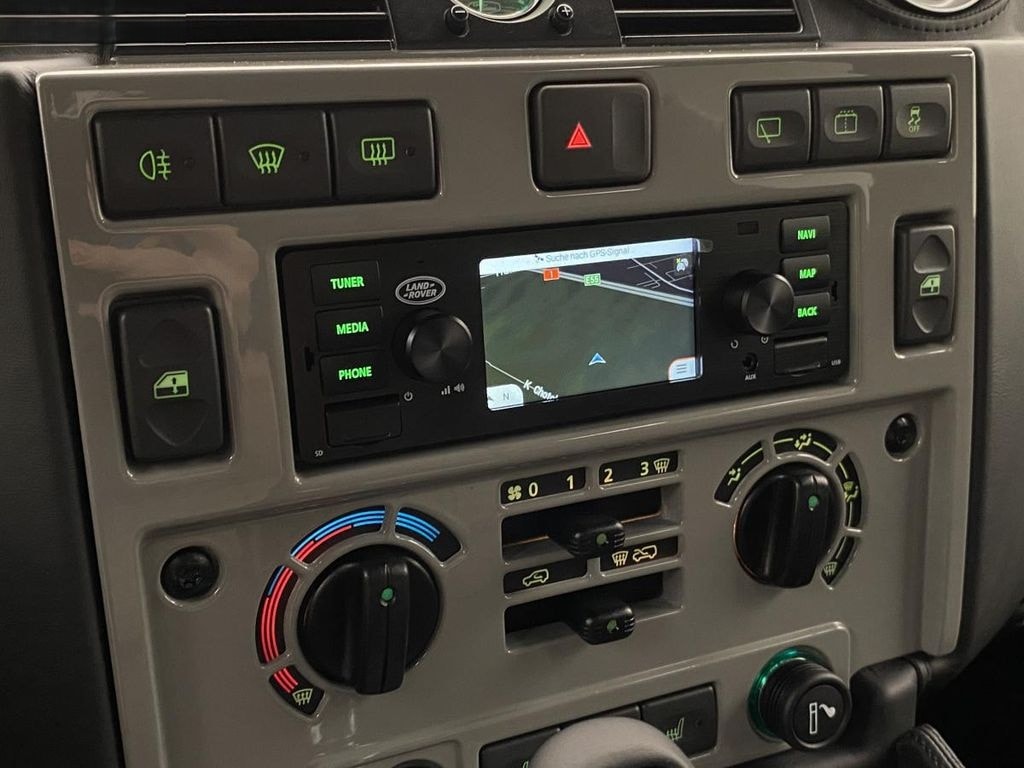 LAND ROVER Defender 110 ISLAY EDITION-image-17