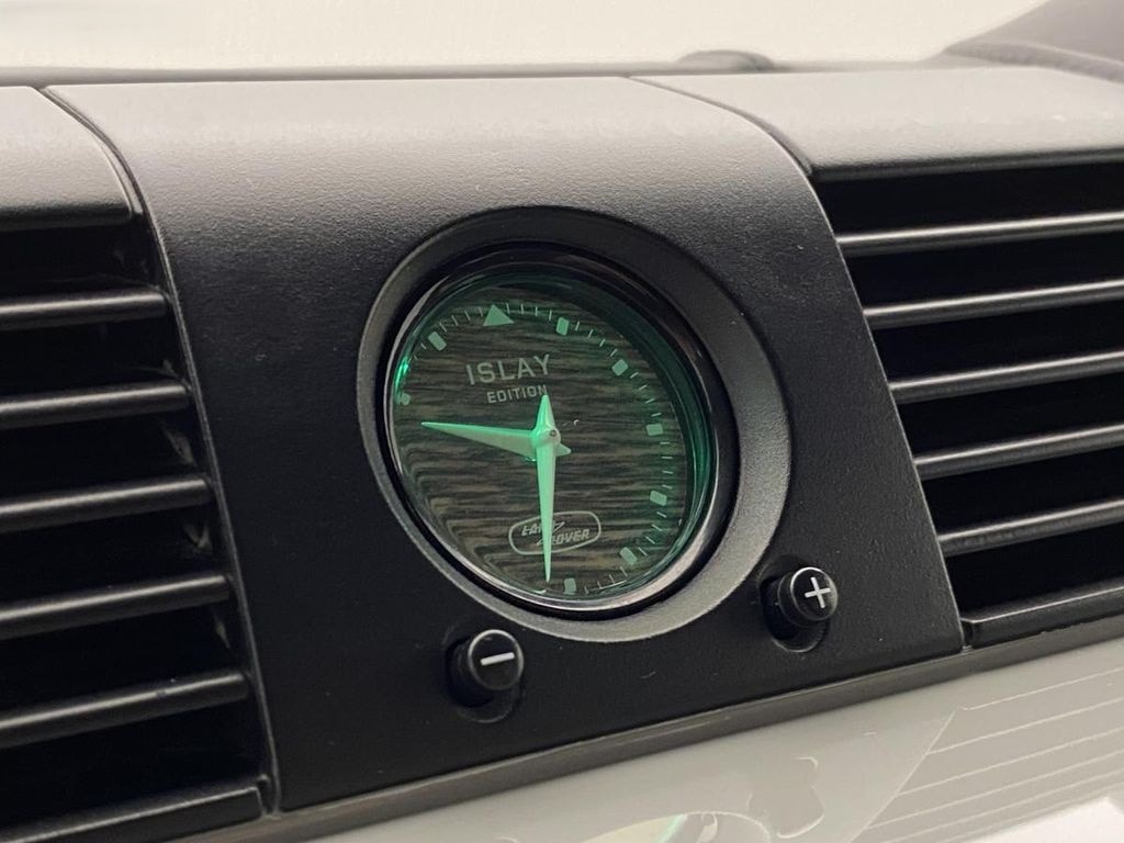 LAND ROVER Defender 110 ISLAY EDITION-image-18