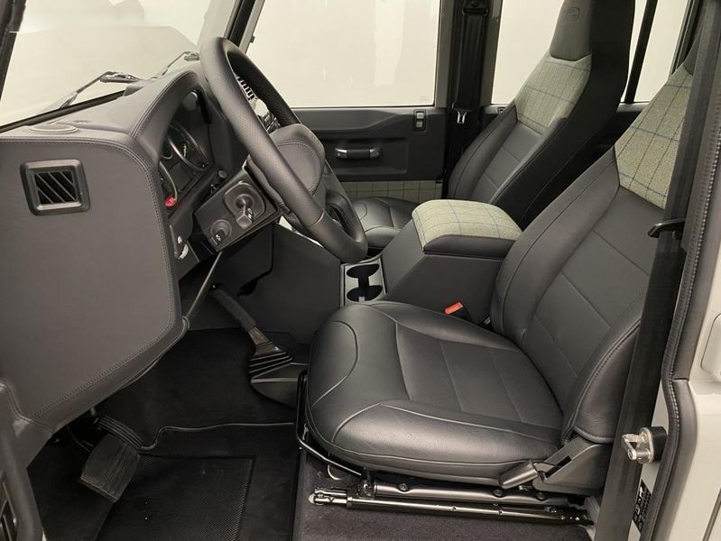 LAND ROVER Defender 110 ISLAY EDITION-image-21