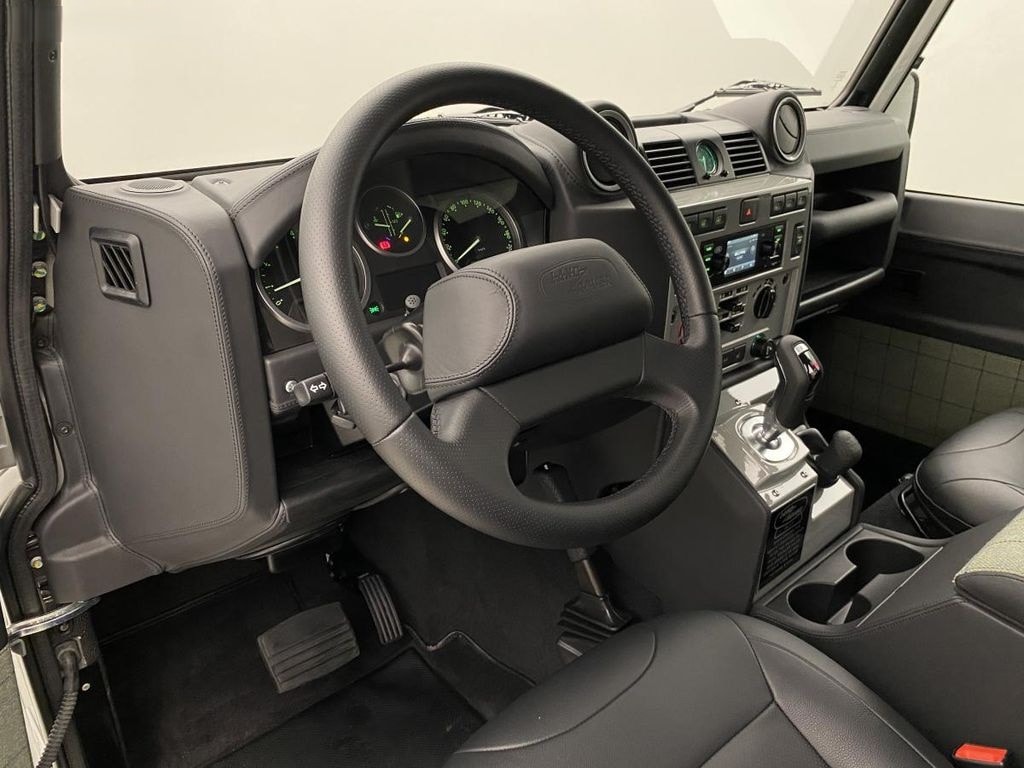 LAND ROVER Defender 110 ISLAY EDITION-image-13