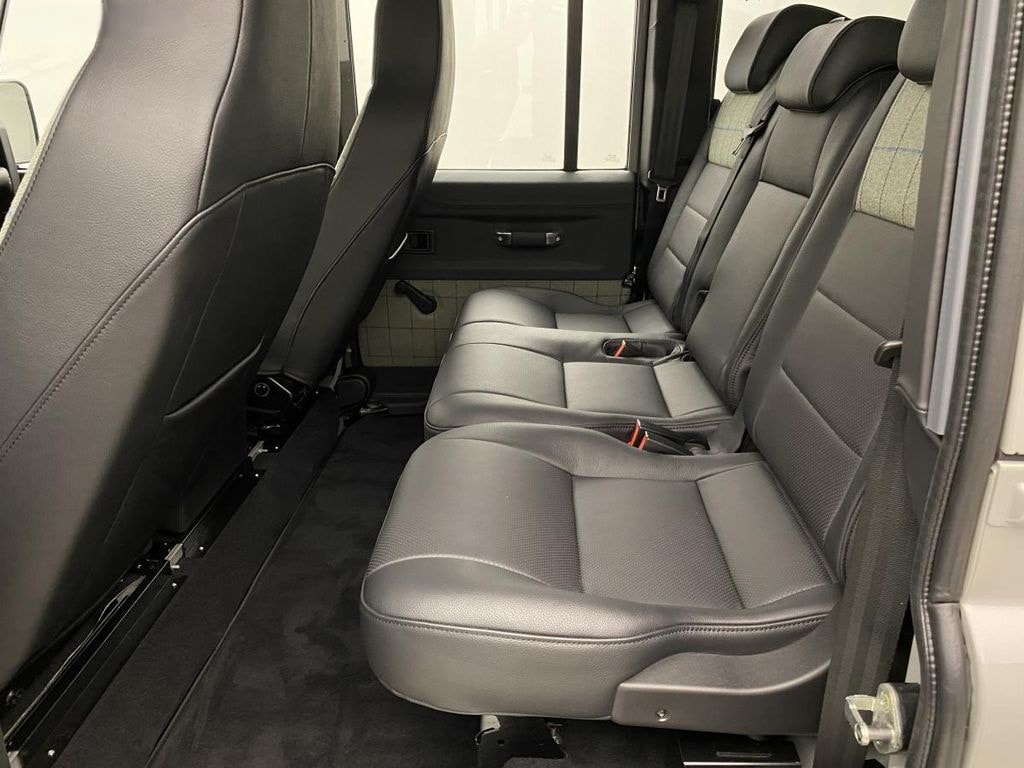 LAND ROVER Defender 110 ISLAY EDITION-image-22