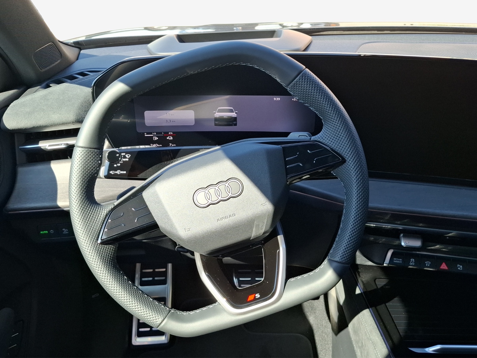 AUDI Q3 SUV e-hybrid 200 kW S tronig-image-9
