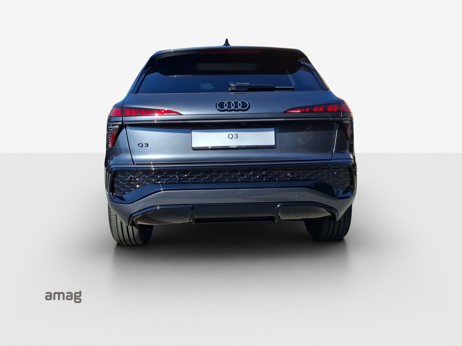 AUDI Q3 SUV e-hybrid 200 kW S tronig-image-3
