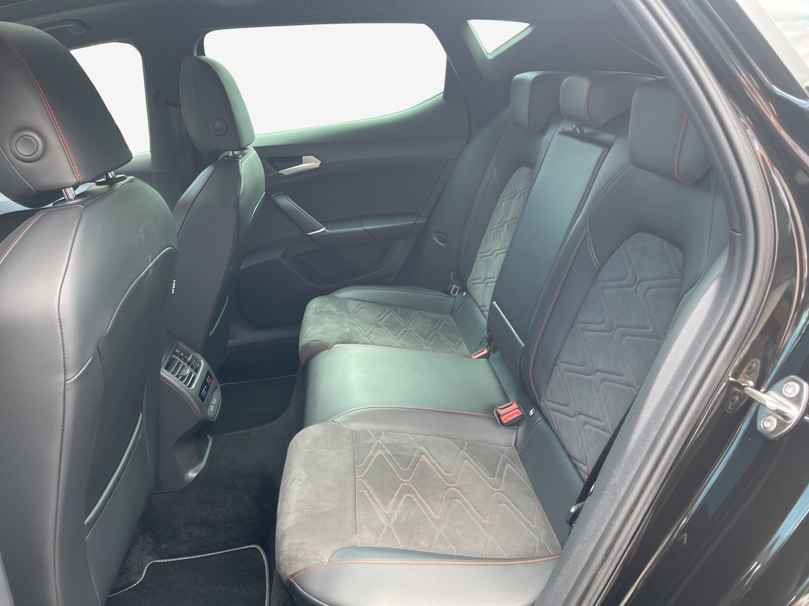 SEAT Leon 1.5 eTSI mHEV DSG Hola FR-image-11