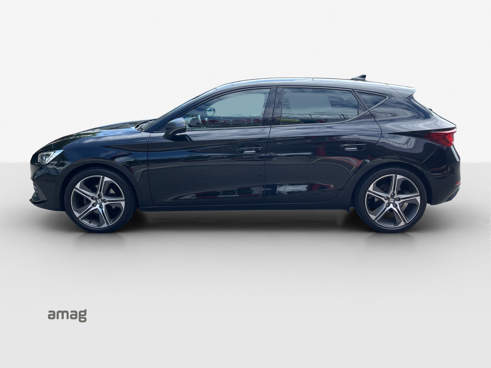 SEAT Leon 1.5 eTSI mHEV DSG Hola FR-image-1