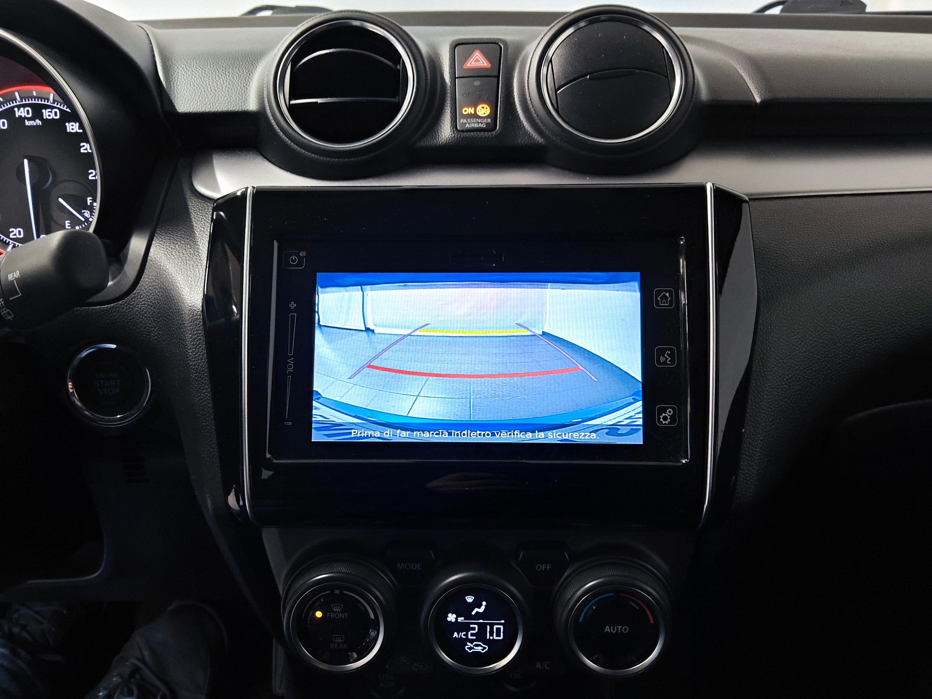 SUZUKI Swift 1.2 Piz Sulai Top Hybrid 4x4 - Ruote invernali incluse-image-9