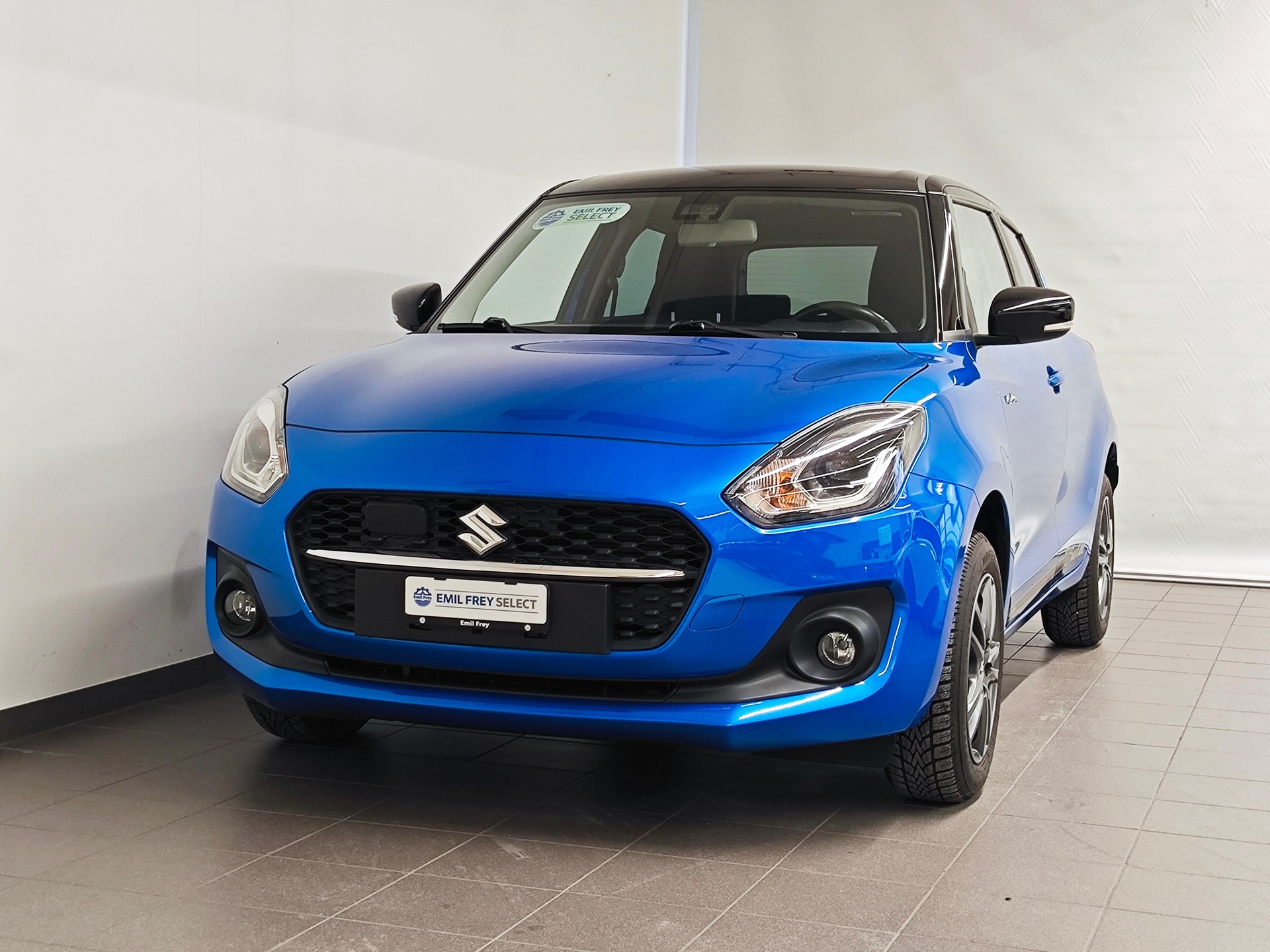 SUZUKI Swift 1.2 Piz Sulai Top Hybrid 4x4 - Ruote invernali incluse-image-0