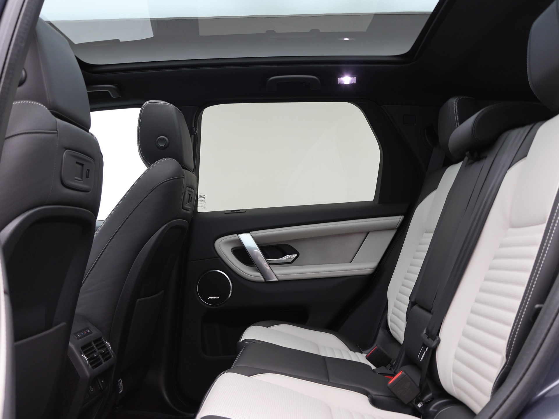 LAND ROVER Discovery Sport 1.5 T 270e Dynamic HSE-image-3