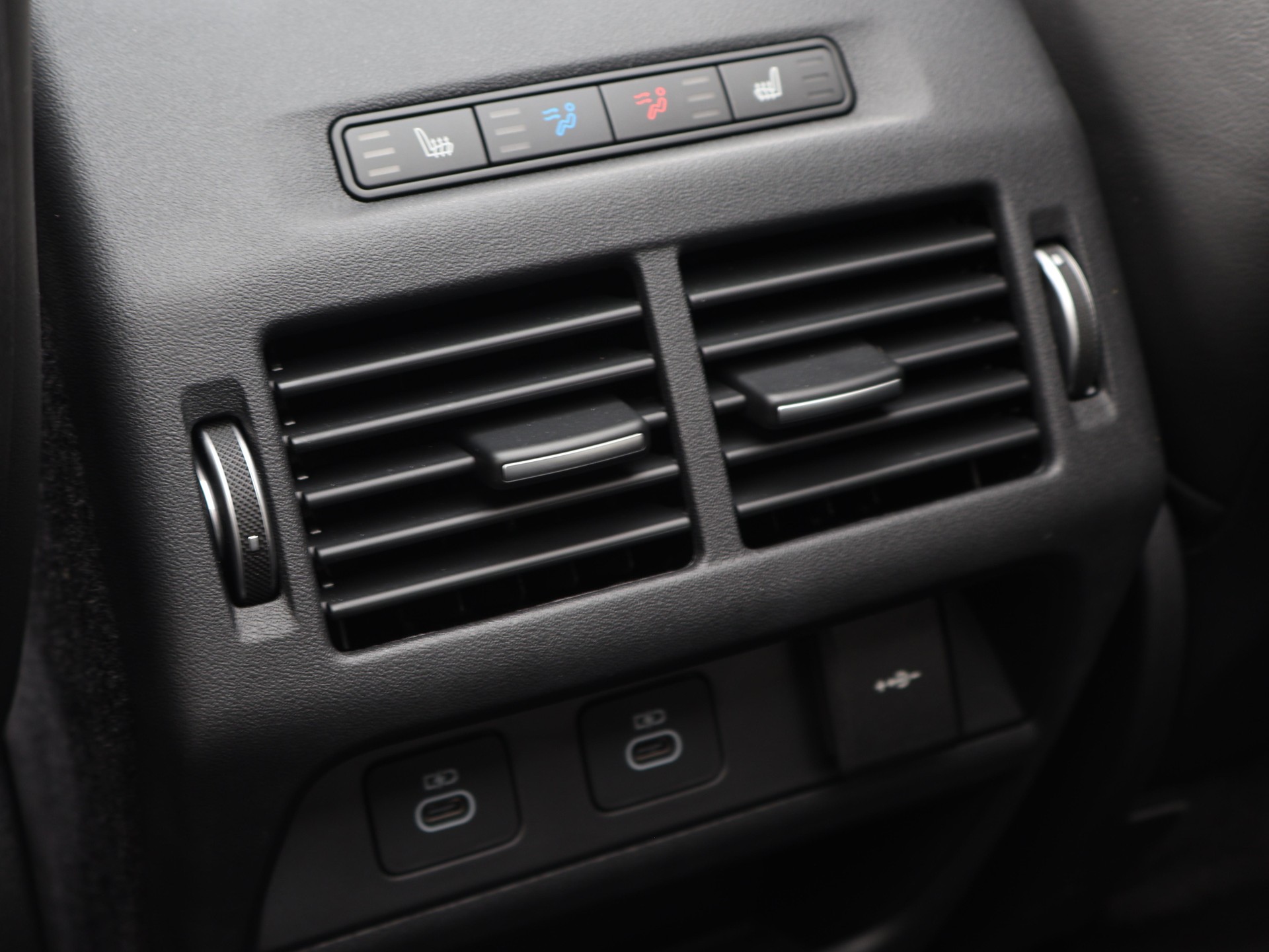 LAND ROVER Discovery Sport 1.5 T 270e Dynamic HSE-image-18