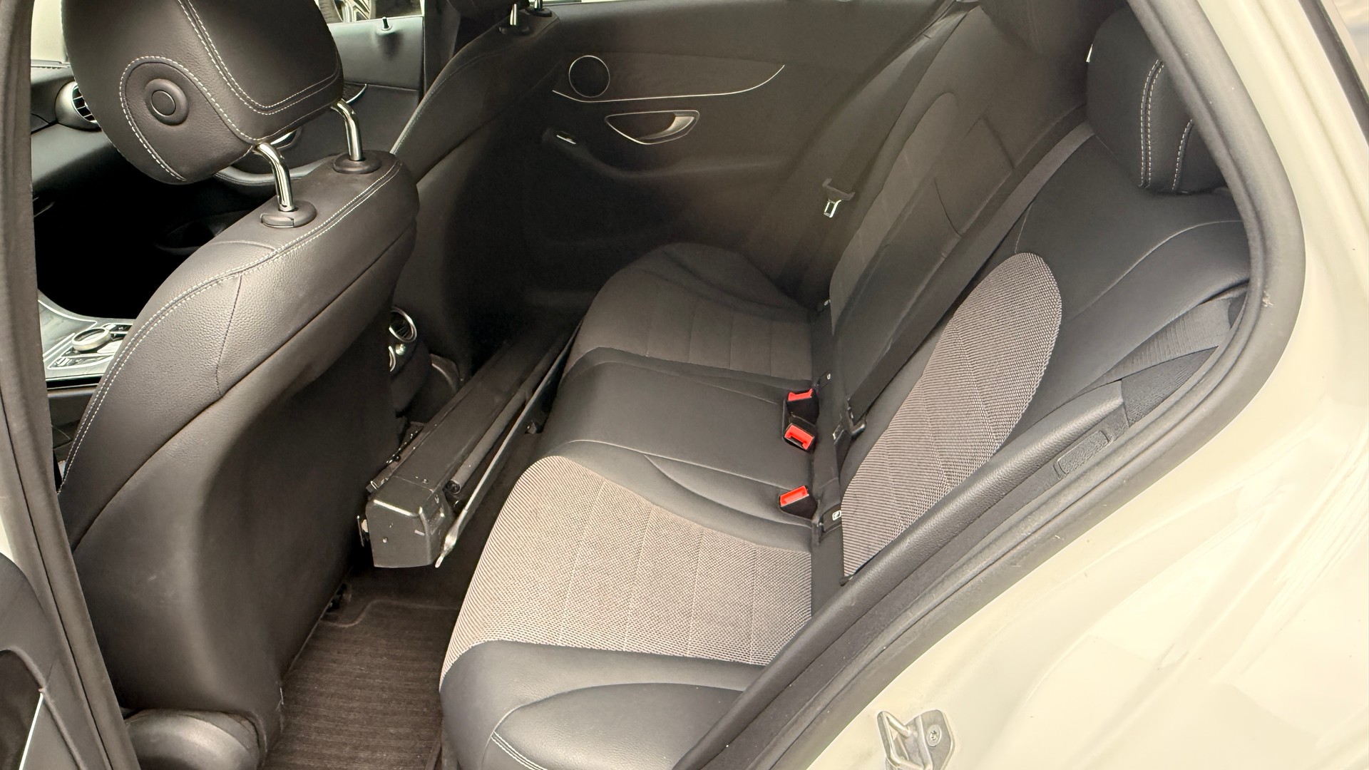 MERCEDES-BENZ C 250 d 4Matic 9G-Tronic-image-15