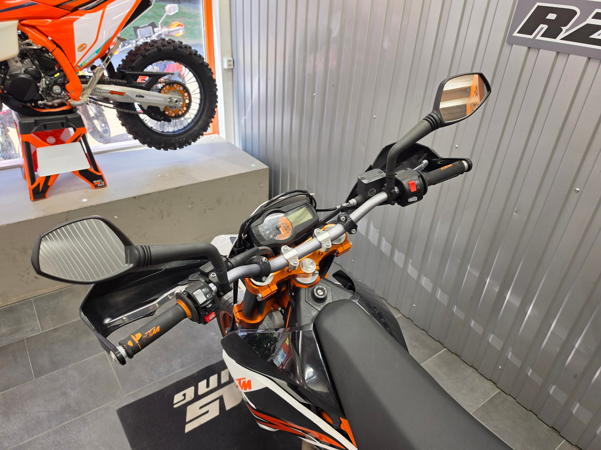 KTM 690 SMC R-image-6