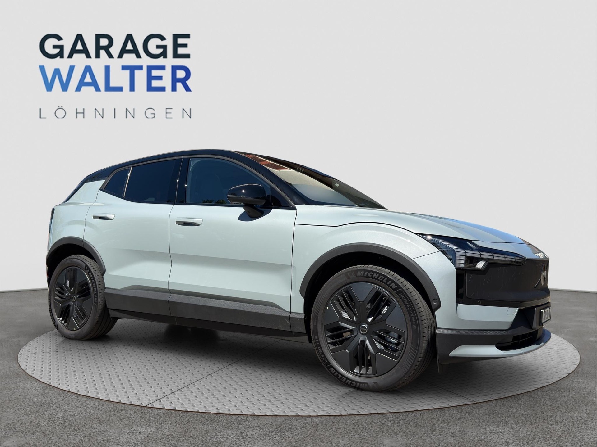 VOLVO EX30 Cross Country P8 69 kWh AWD Ultra-image-2