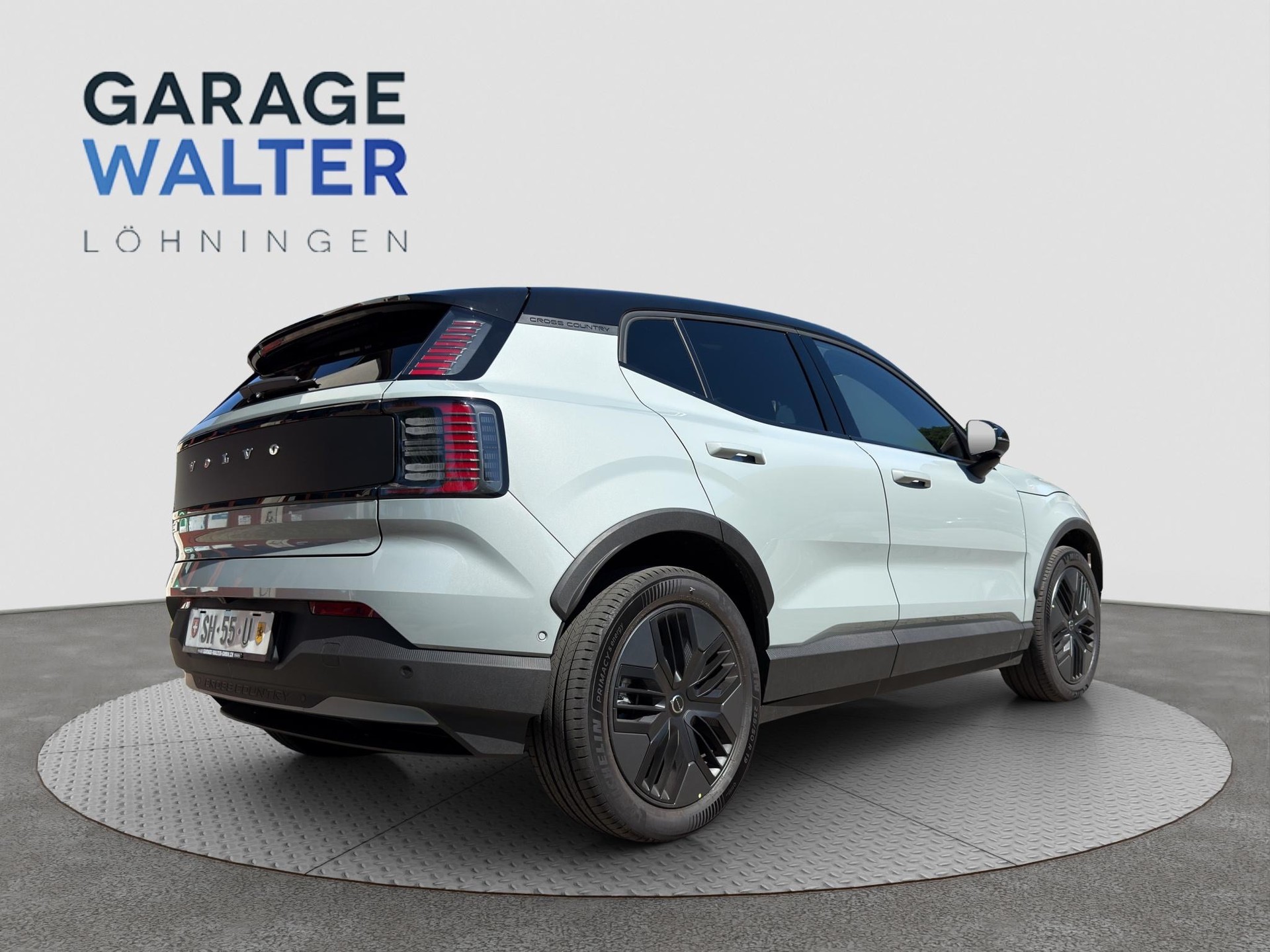VOLVO EX30 Cross Country P8 69 kWh AWD Ultra-image-1